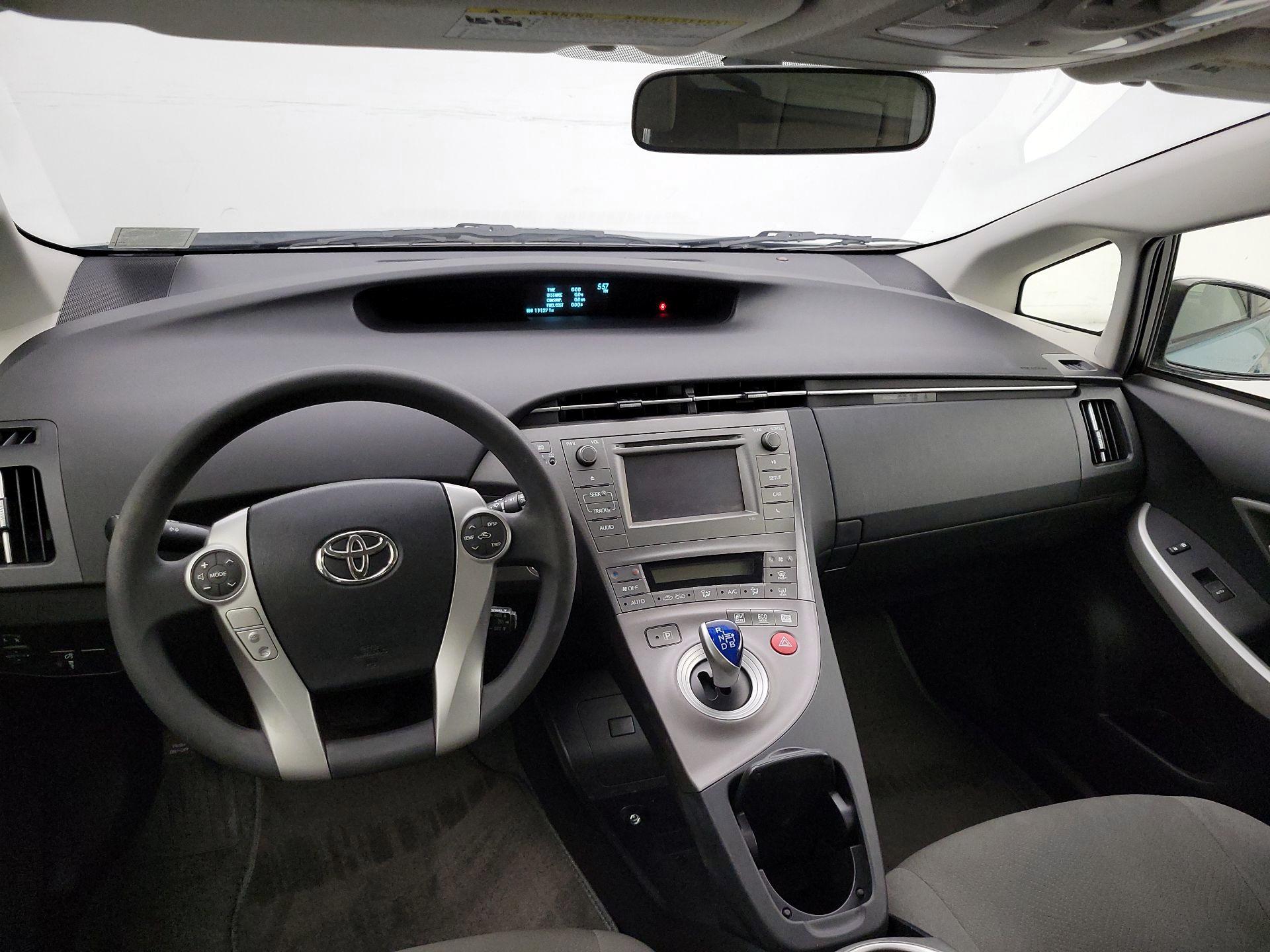 Thumbnail: 2015 Toyota Prius - 9