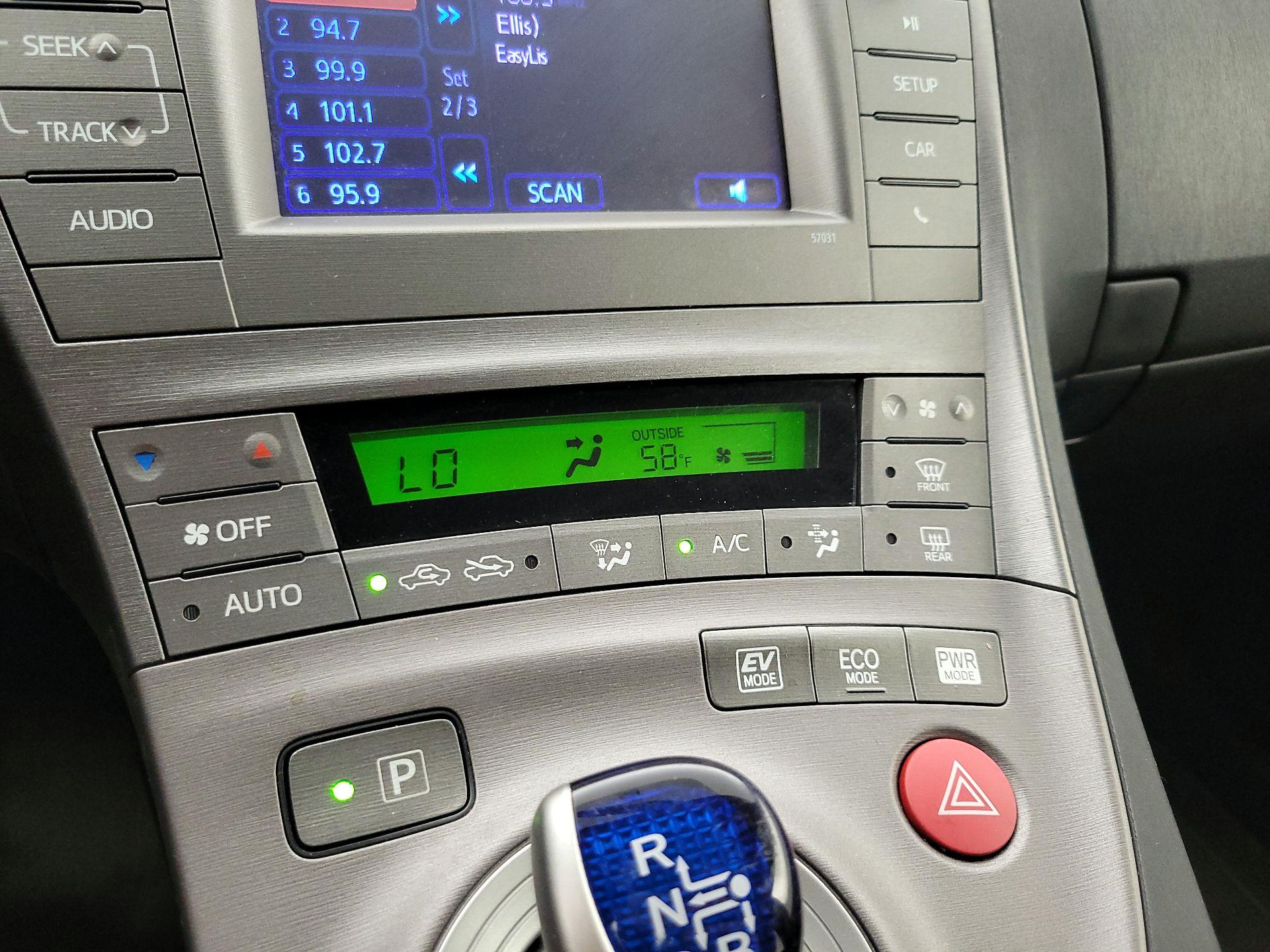 Thumbnail: 2015 Toyota Prius - 16