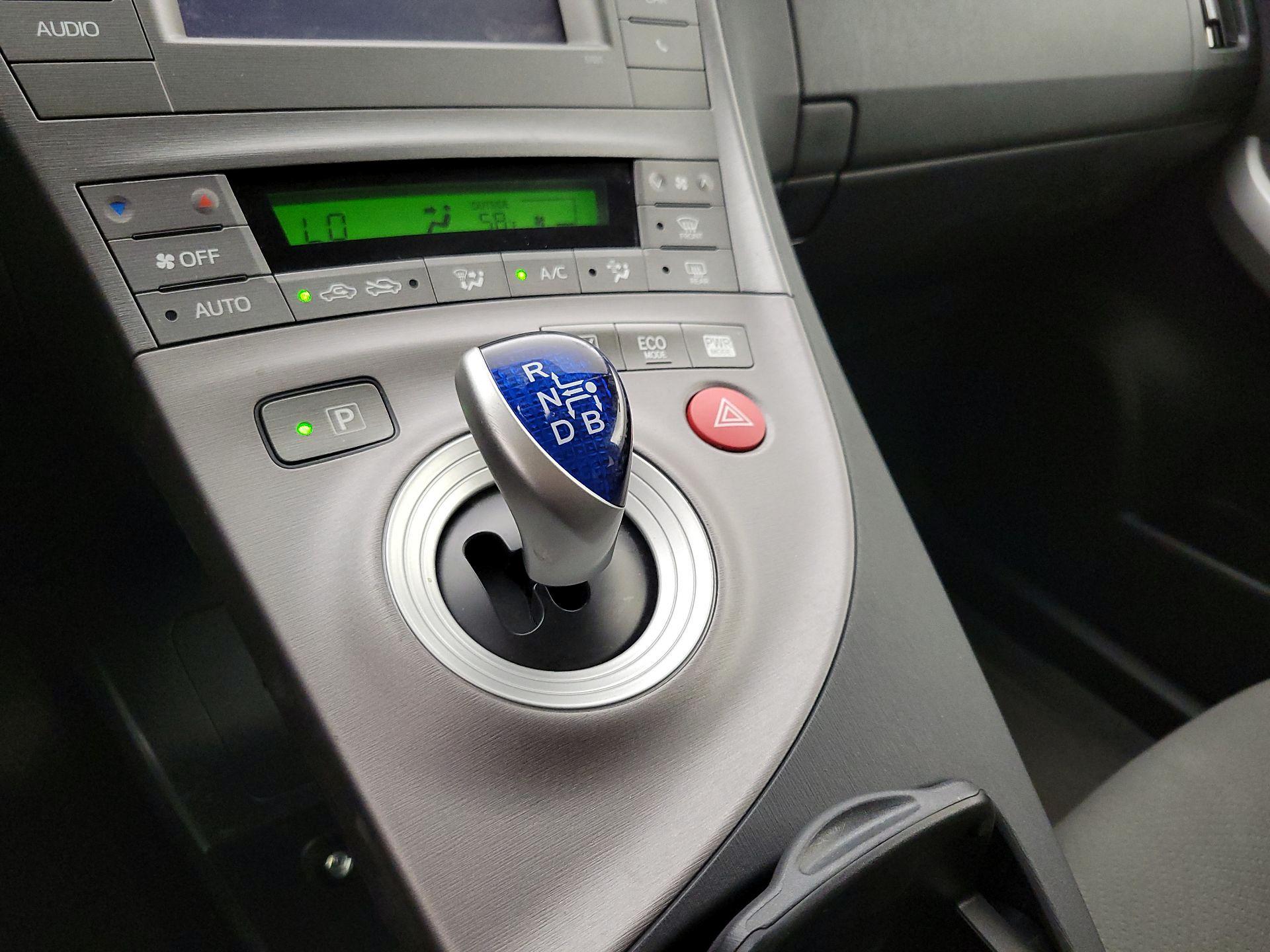 Thumbnail: 2015 Toyota Prius - 17