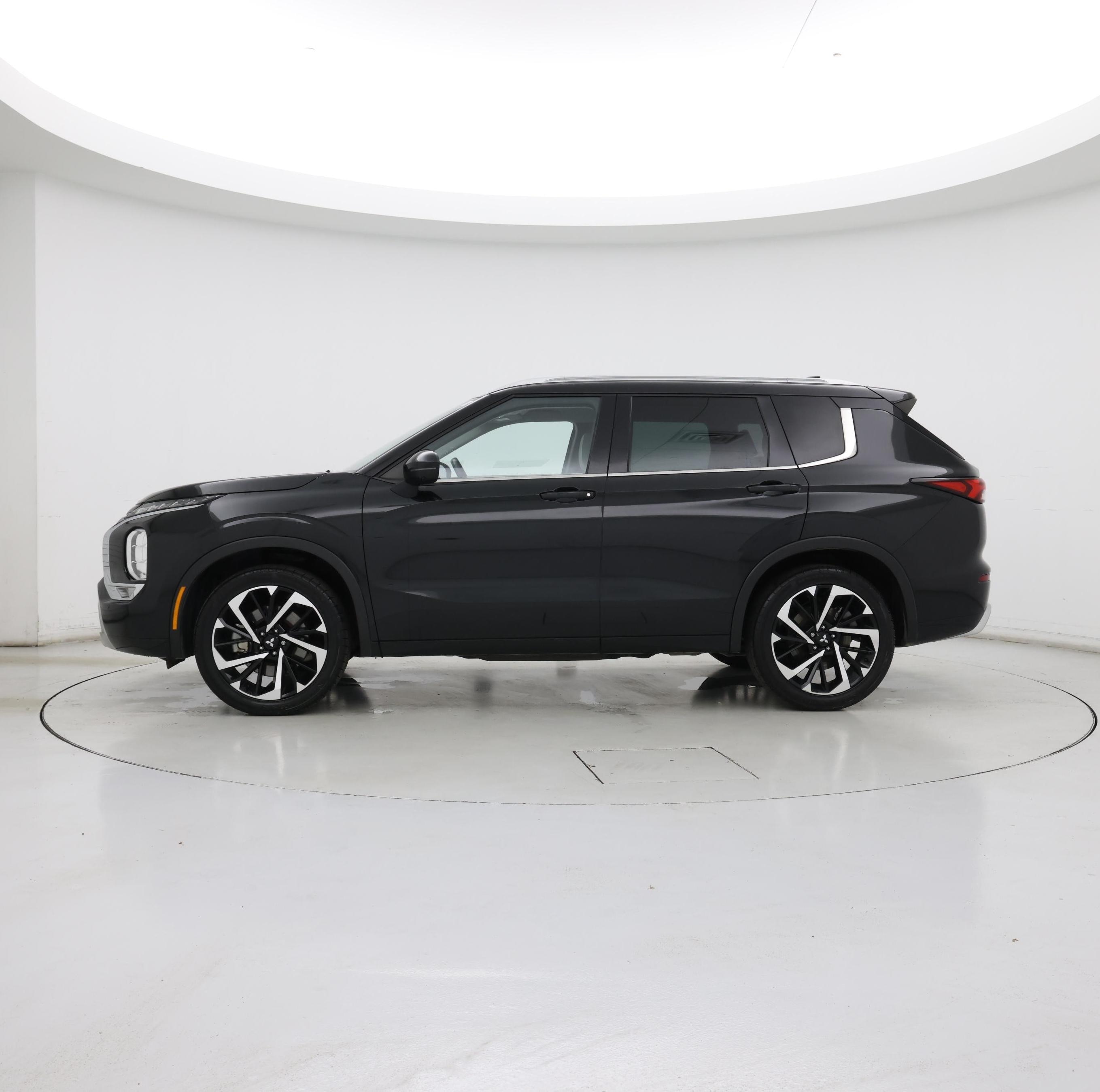 Thumbnail: 2022 Mitsubishi Outlander - 3