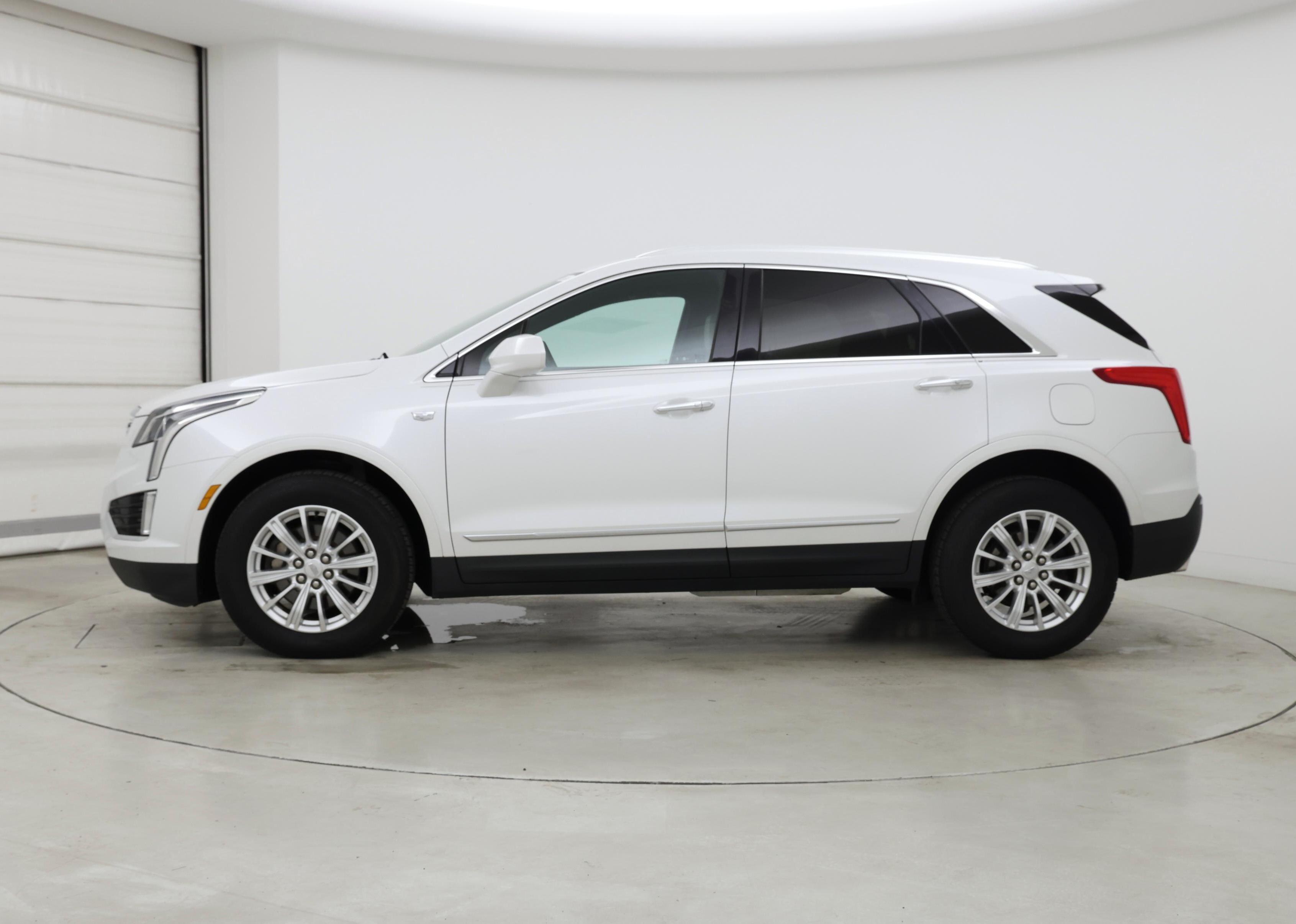Thumbnail: 2017 Cadillac XT5 - 3