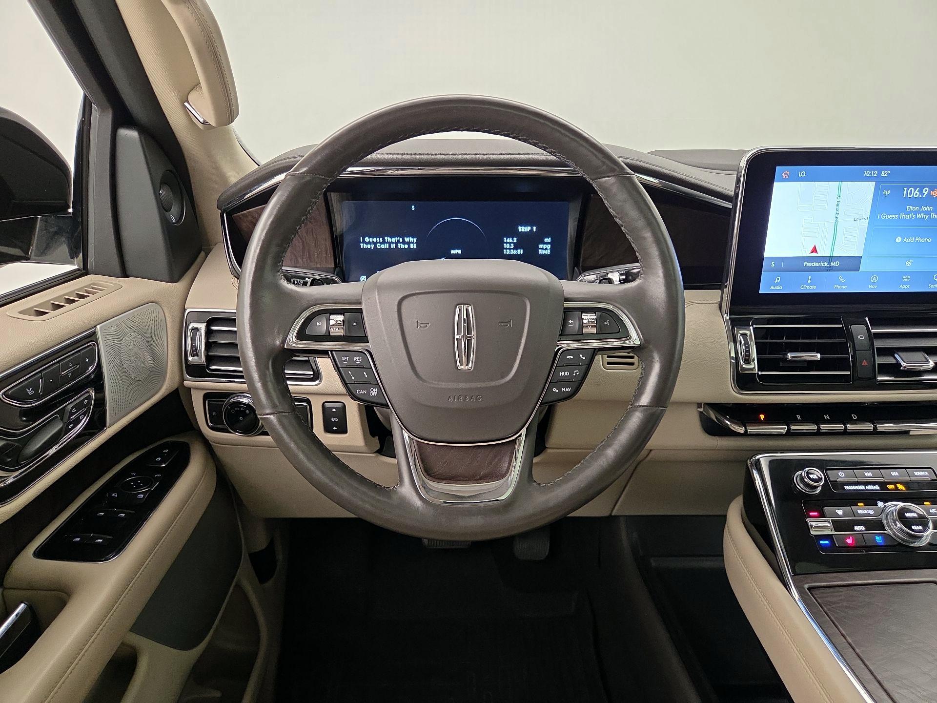 Thumbnail: 2020 Lincoln Navigator L - 10