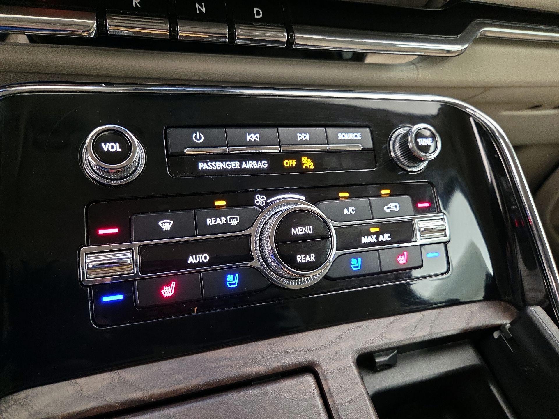 Thumbnail: 2020 Lincoln Navigator L - 17