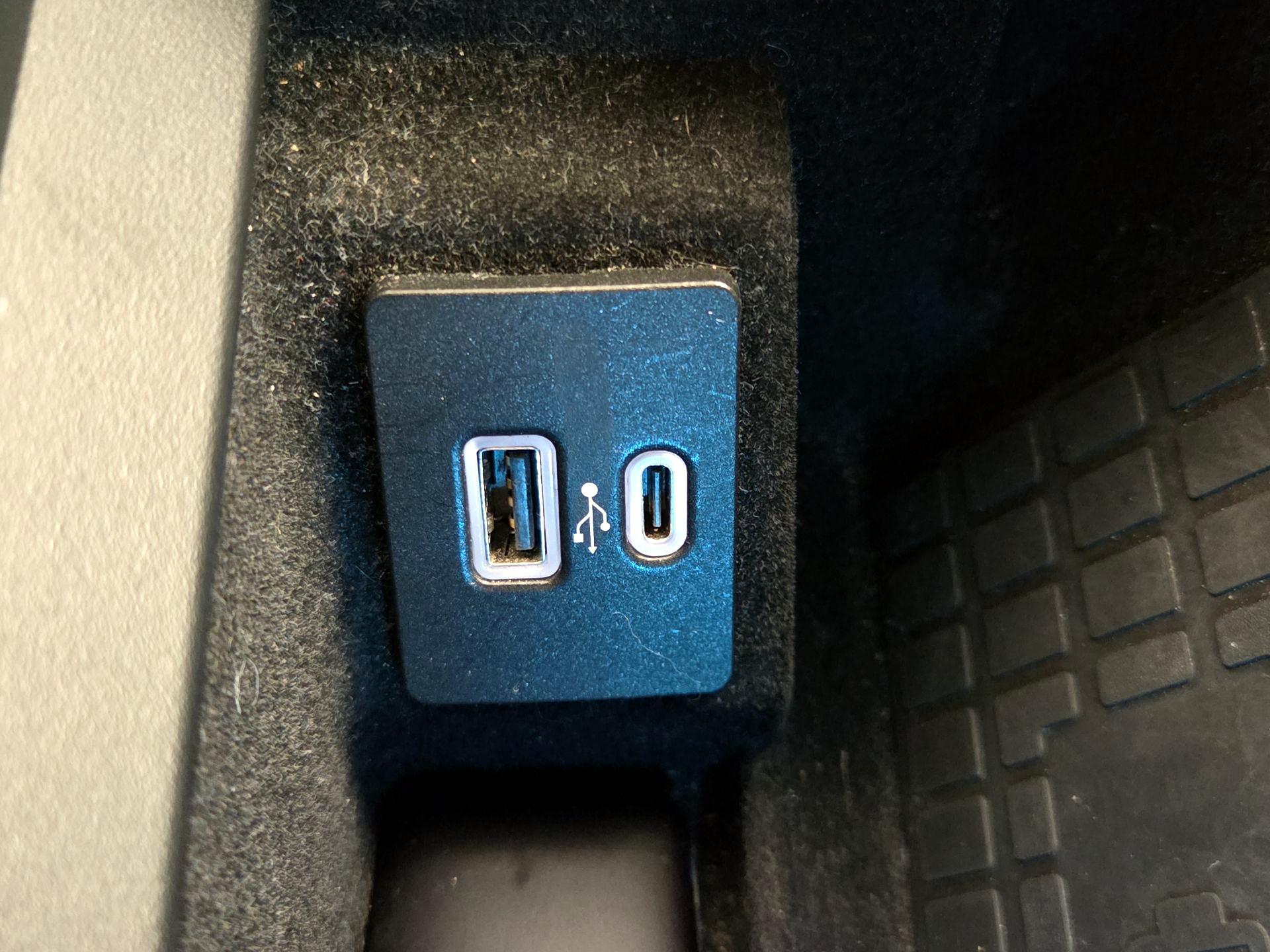 Thumbnail: 2020 Lincoln Navigator L - 19