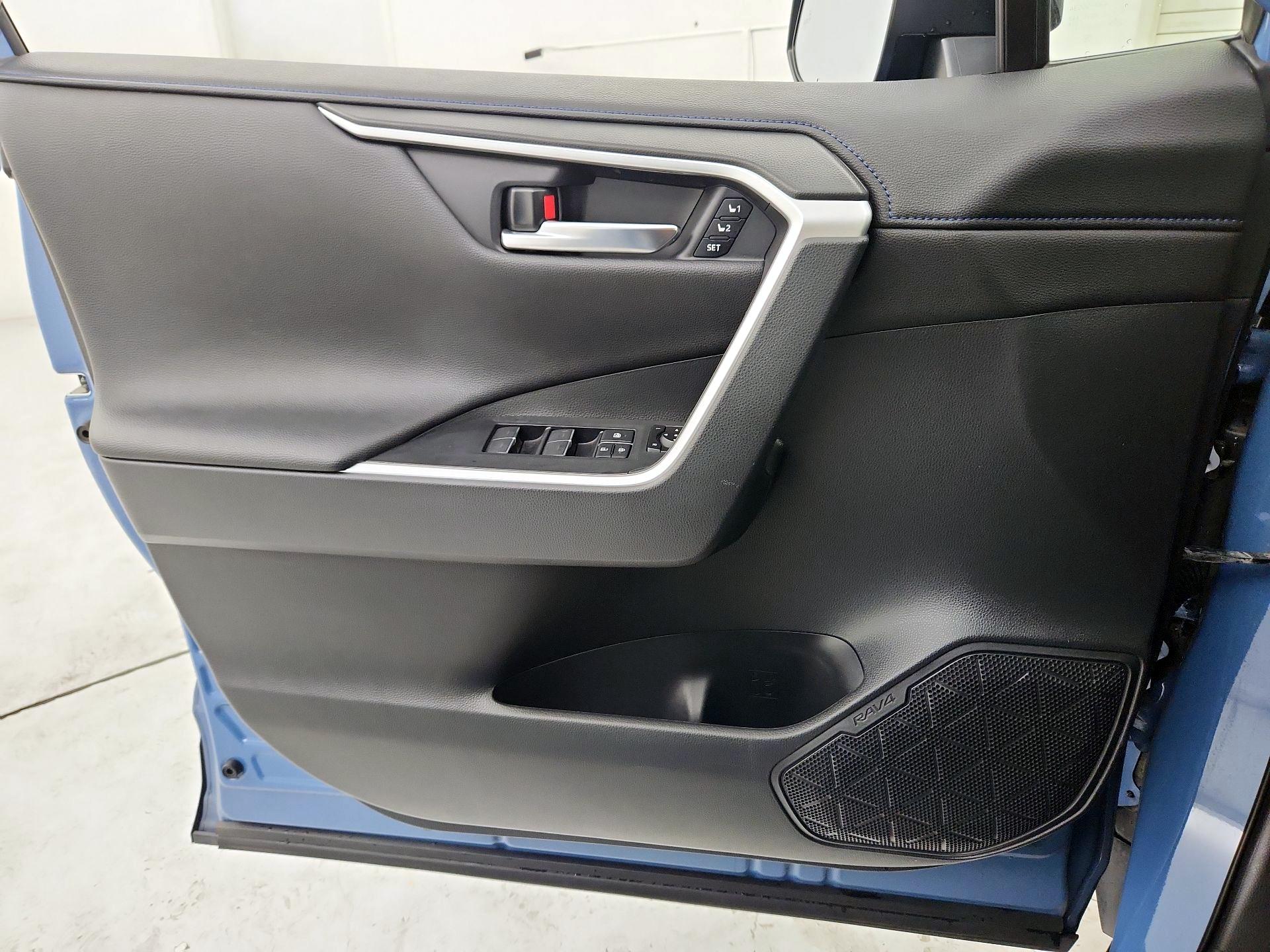 Thumbnail: 2022 Toyota RAV4 - 12
