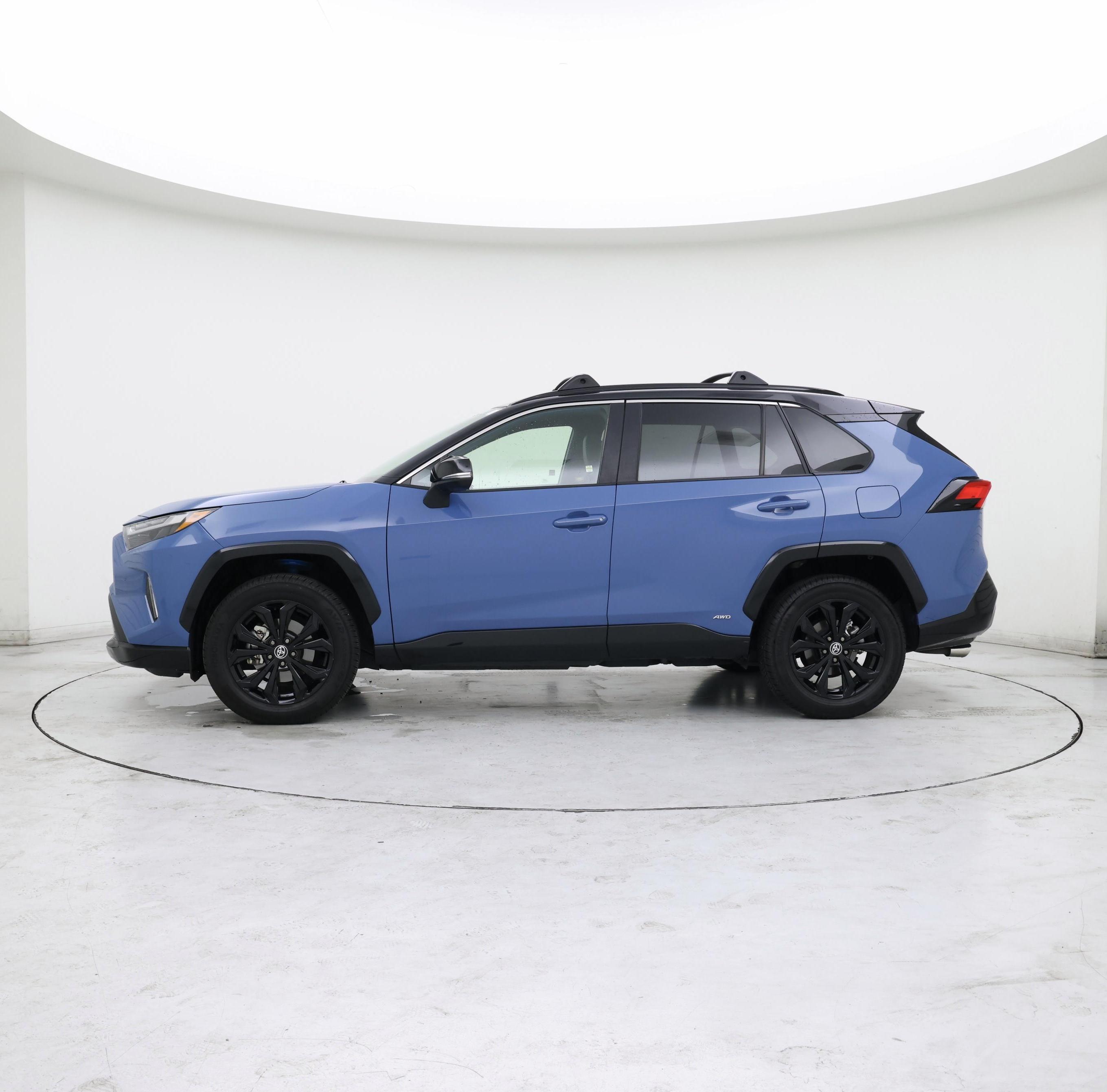 Thumbnail: 2022 Toyota RAV4 - 3