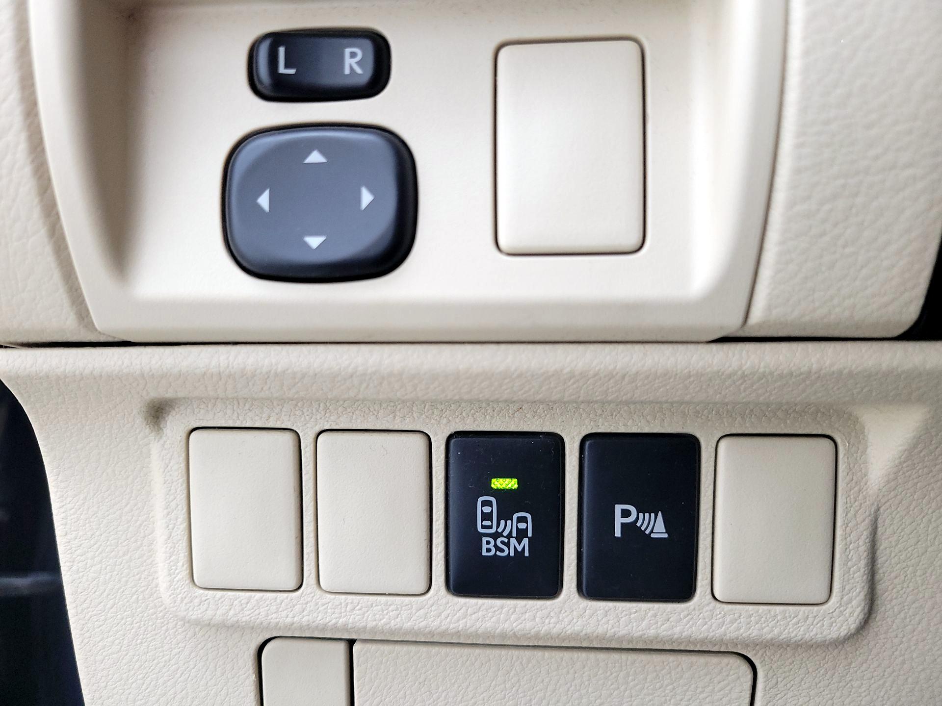 Thumbnail: 2015 Lexus ES - 13