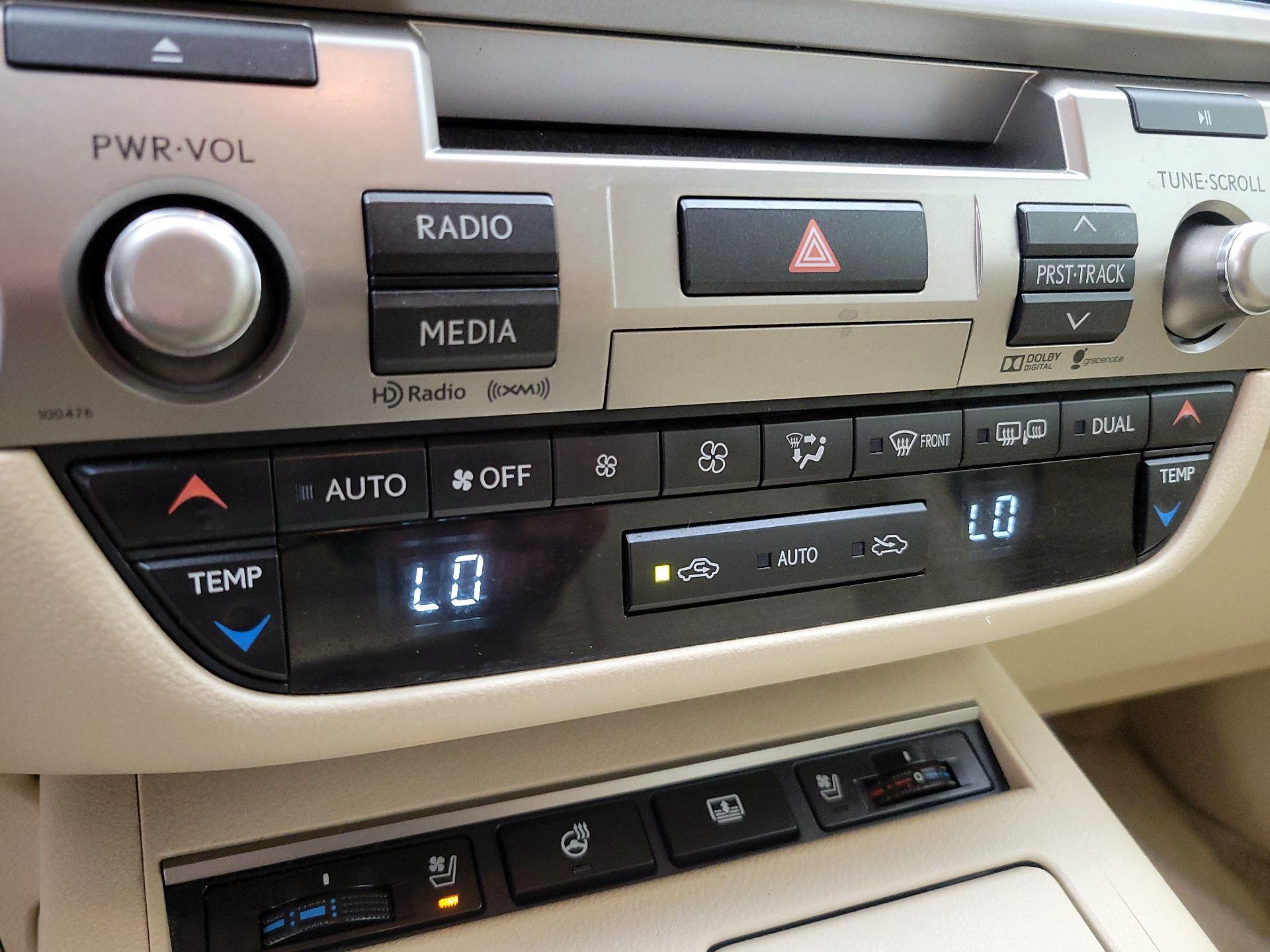 Thumbnail: 2015 Lexus ES - 16