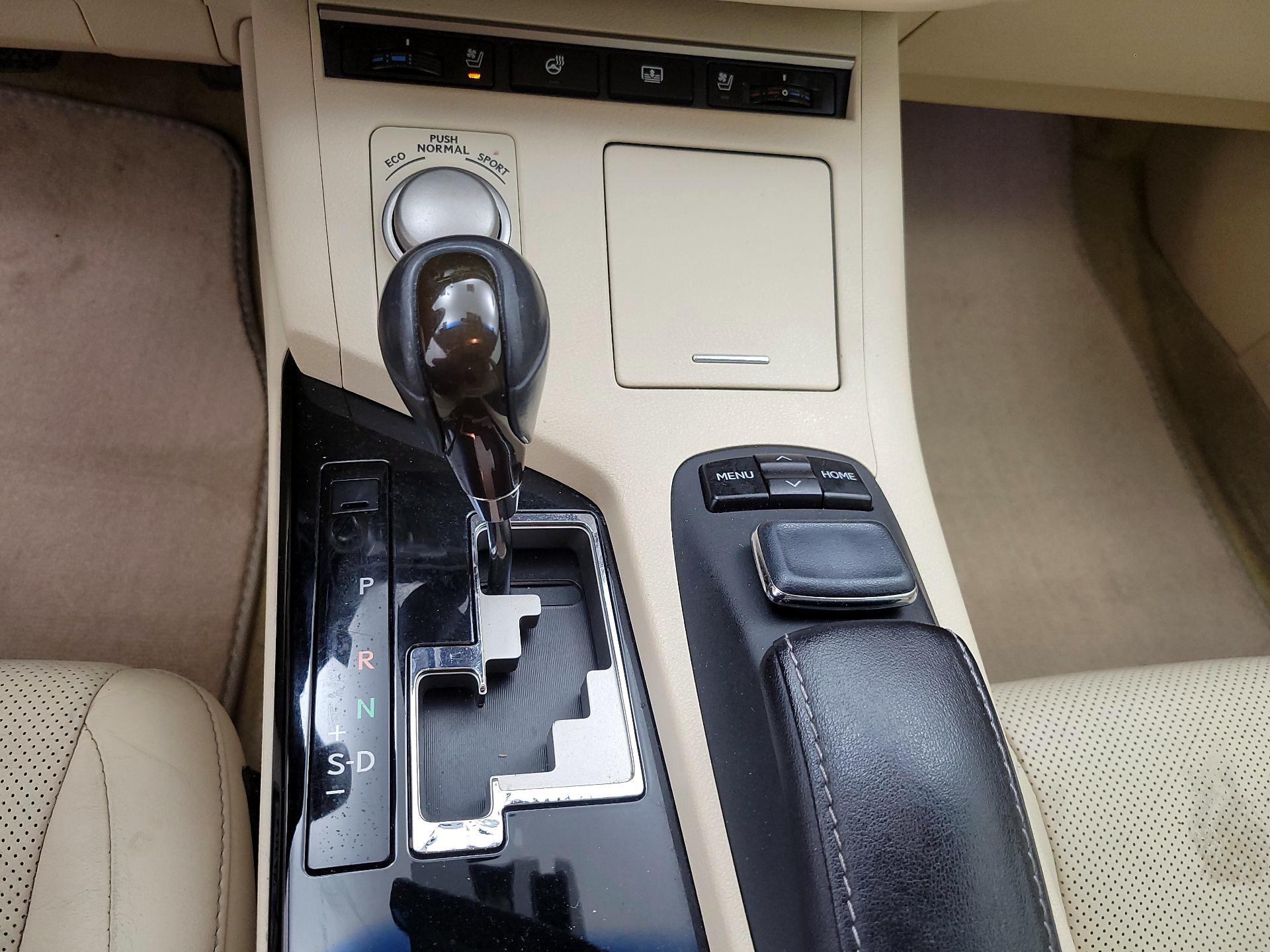 Thumbnail: 2015 Lexus ES - 17