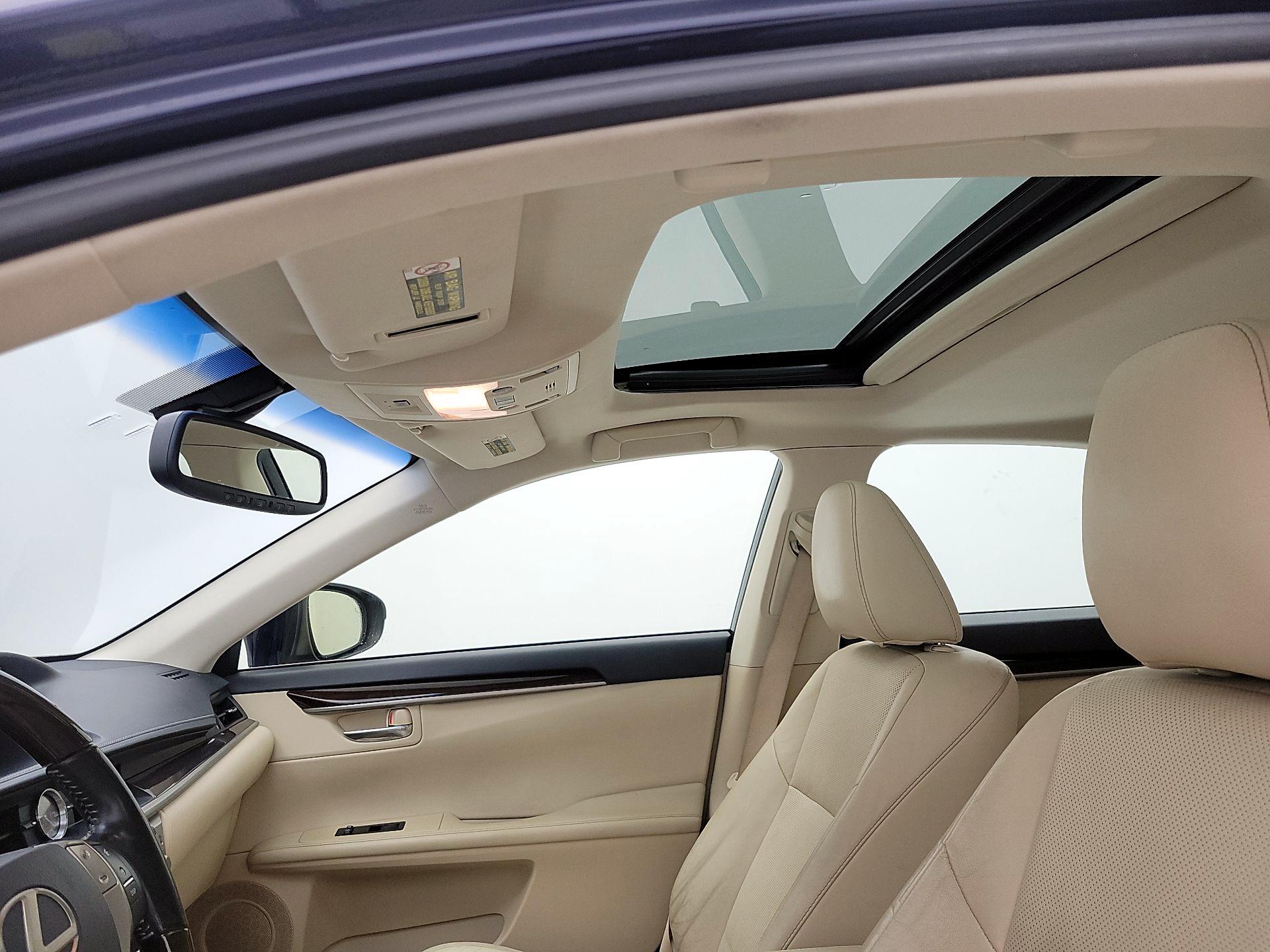 Thumbnail: 2015 Lexus ES - 19