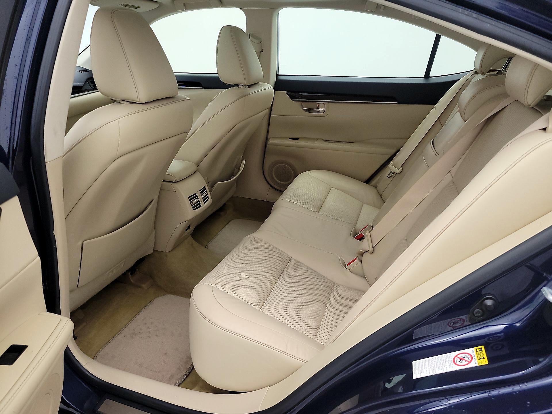 Thumbnail: 2015 Lexus ES - 20