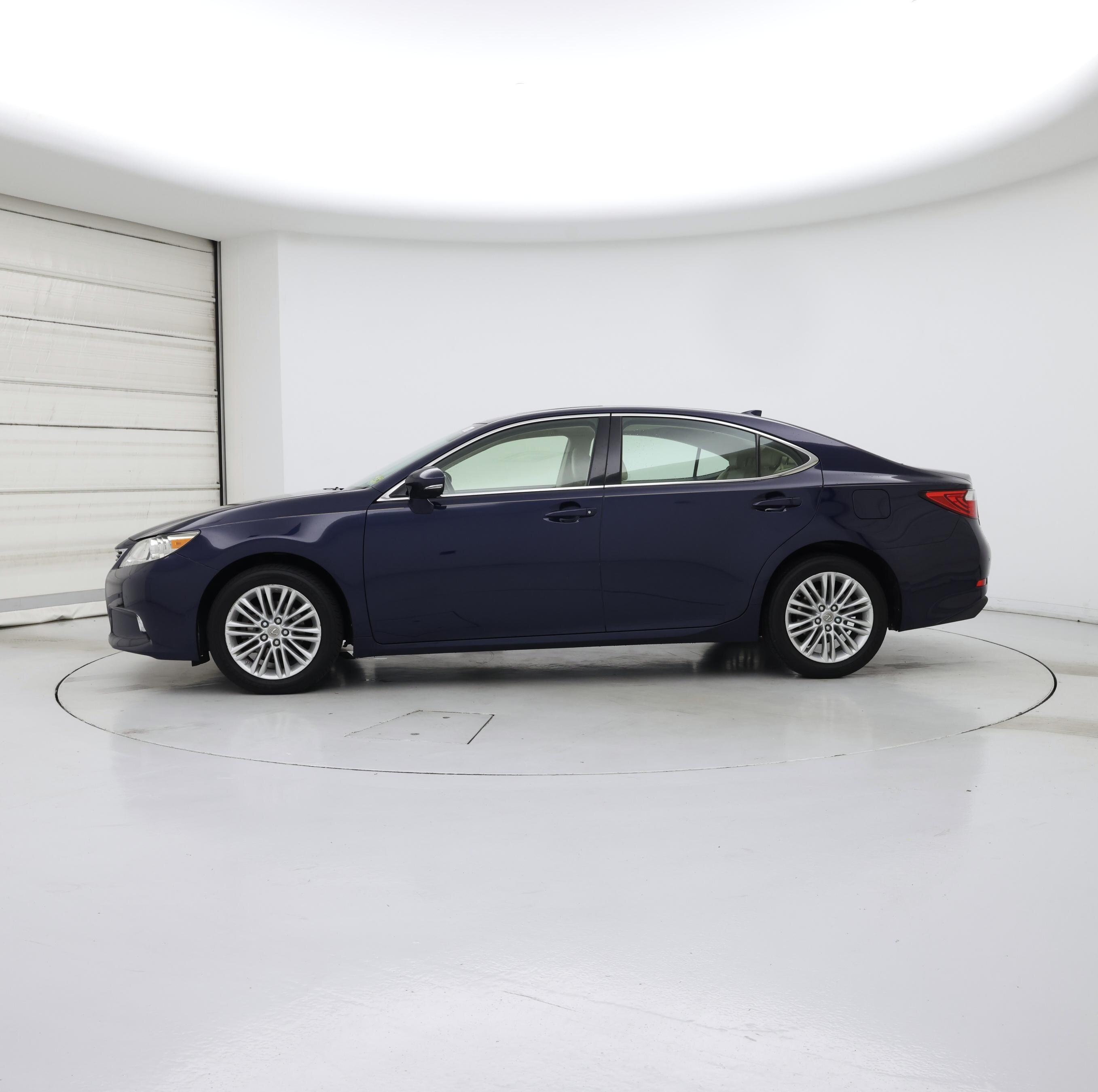 Thumbnail: 2015 Lexus ES - 3