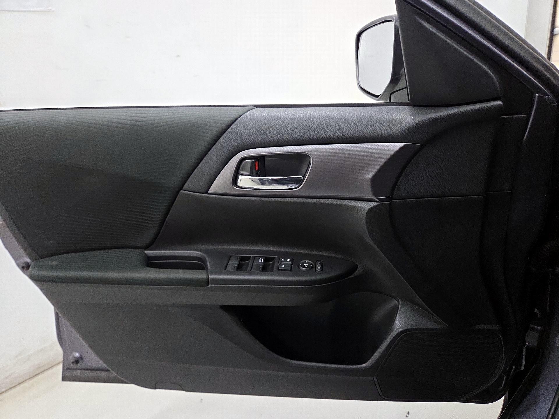 Thumbnail: 2015 Honda Accord - 12