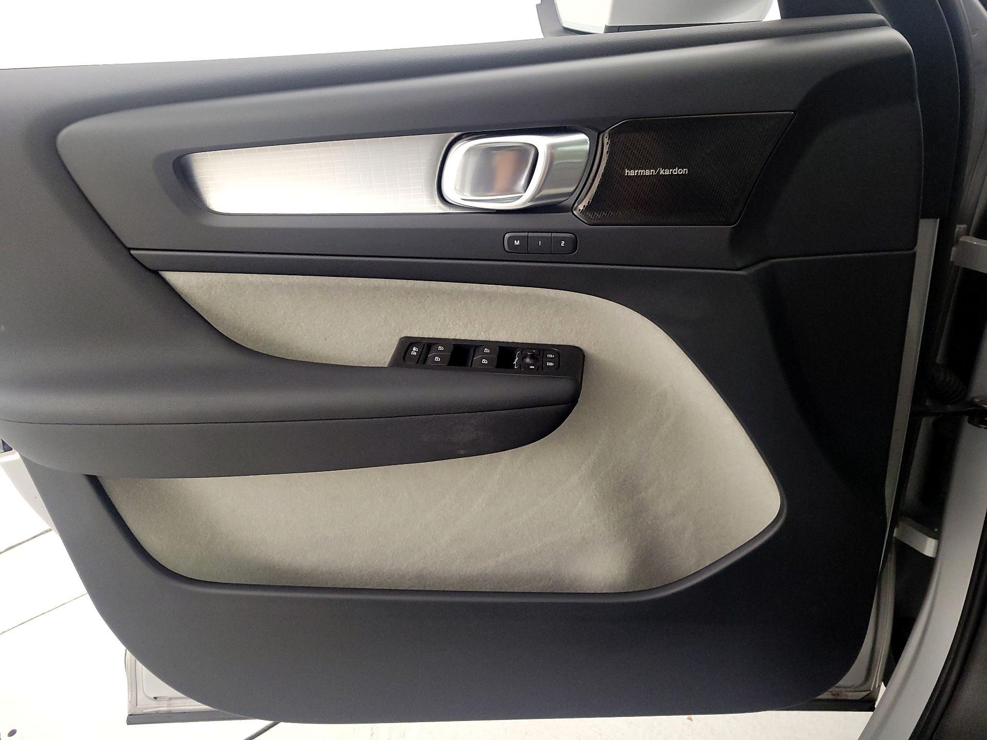 Thumbnail: 2019 Volvo XC40 - 12
