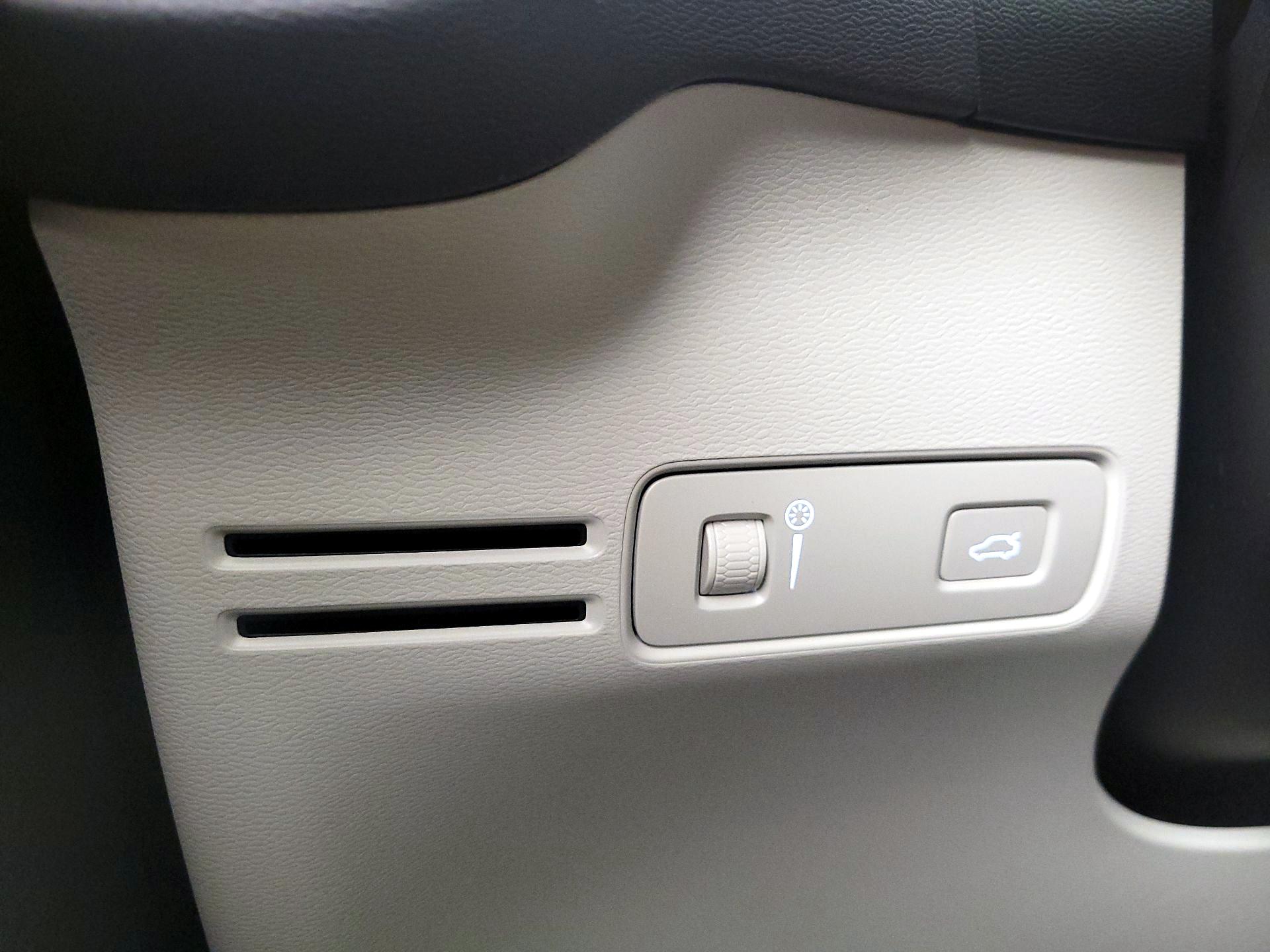 Thumbnail: 2019 Volvo XC40 - 13