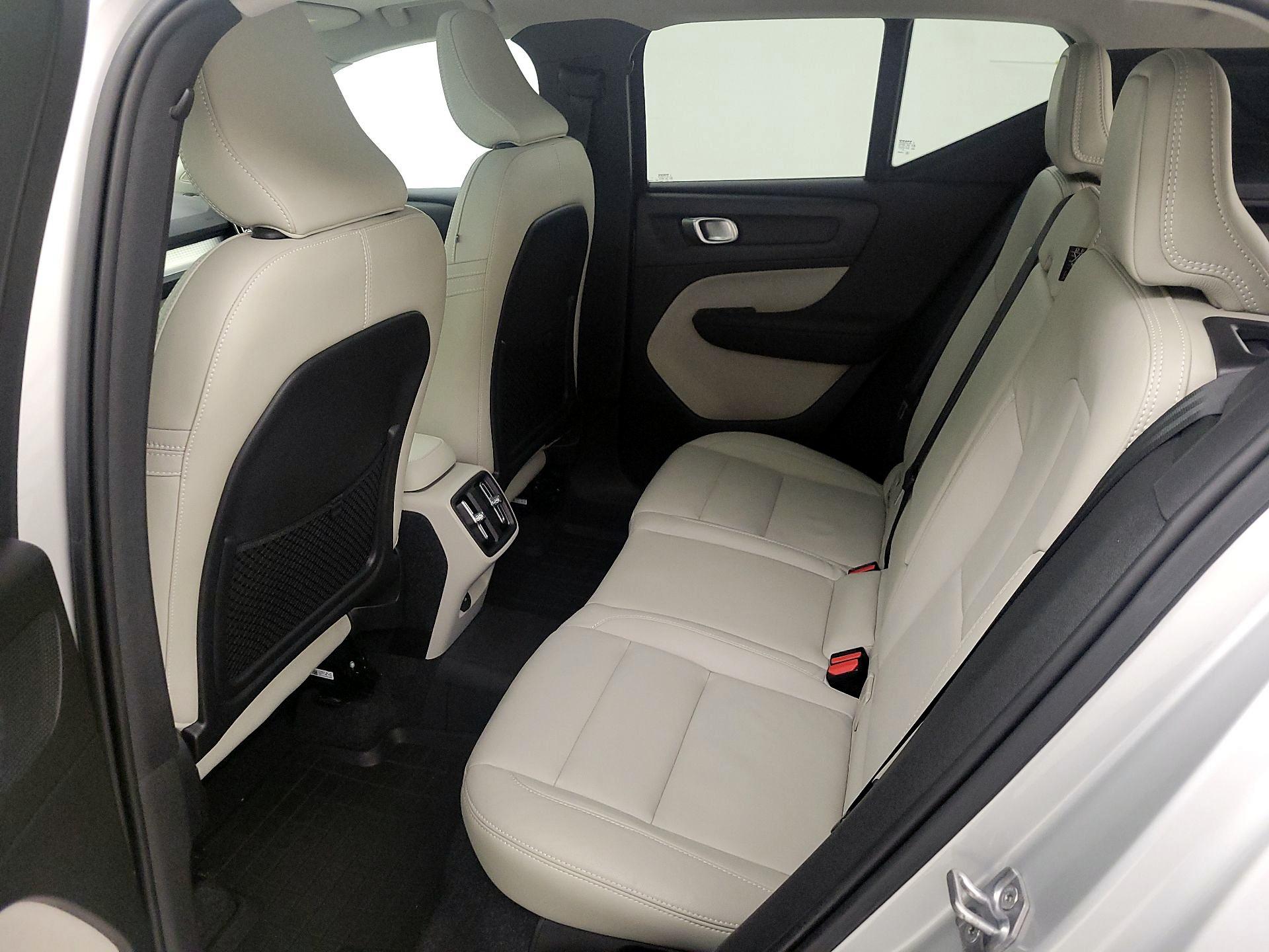 Thumbnail: 2019 Volvo XC40 - 20