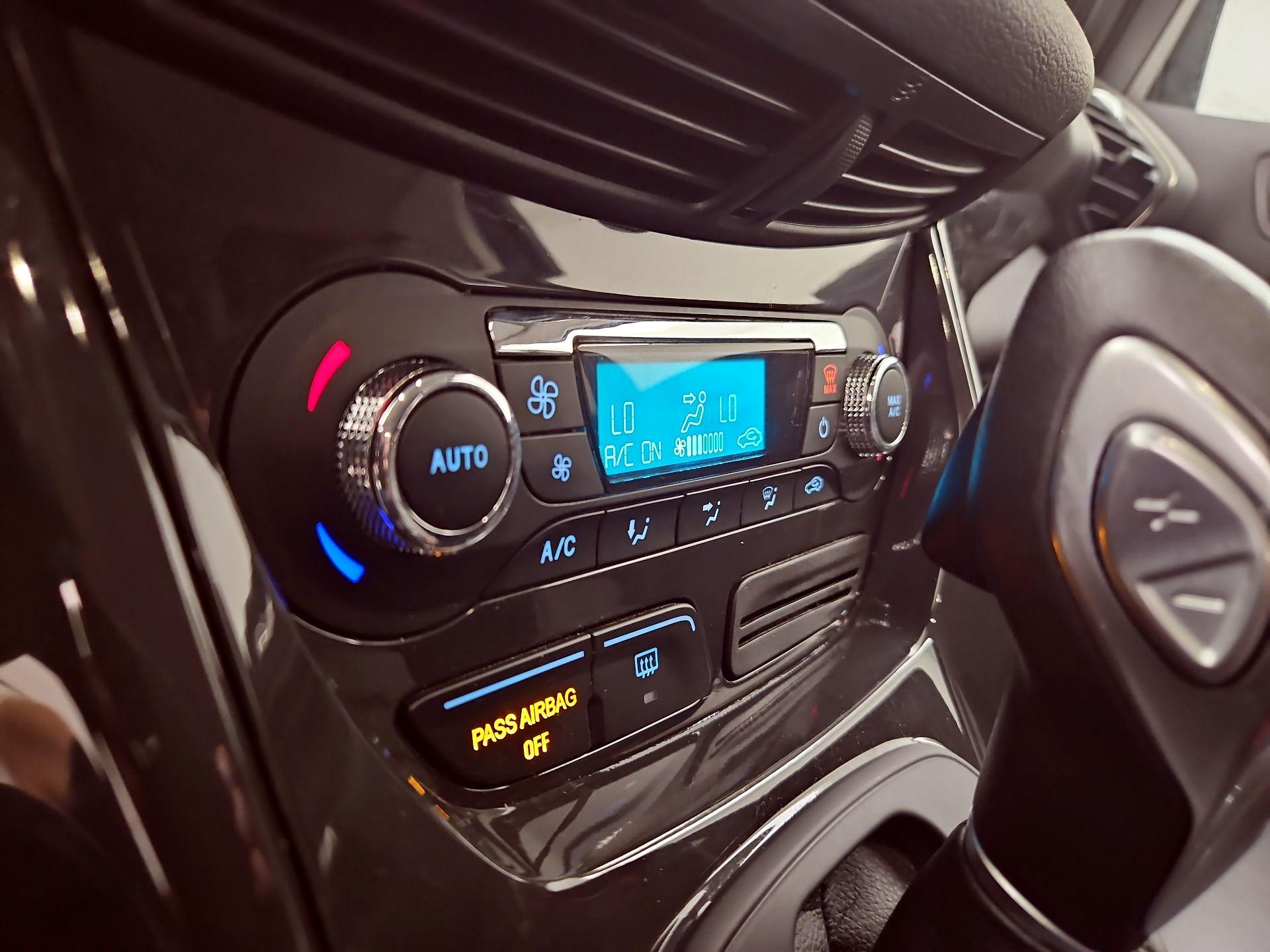 Thumbnail: 2016 Ford Escape - 17