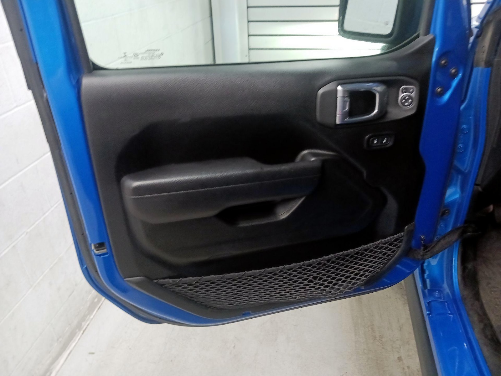 2022 Jeep Wrangler Willys - Photo 13
