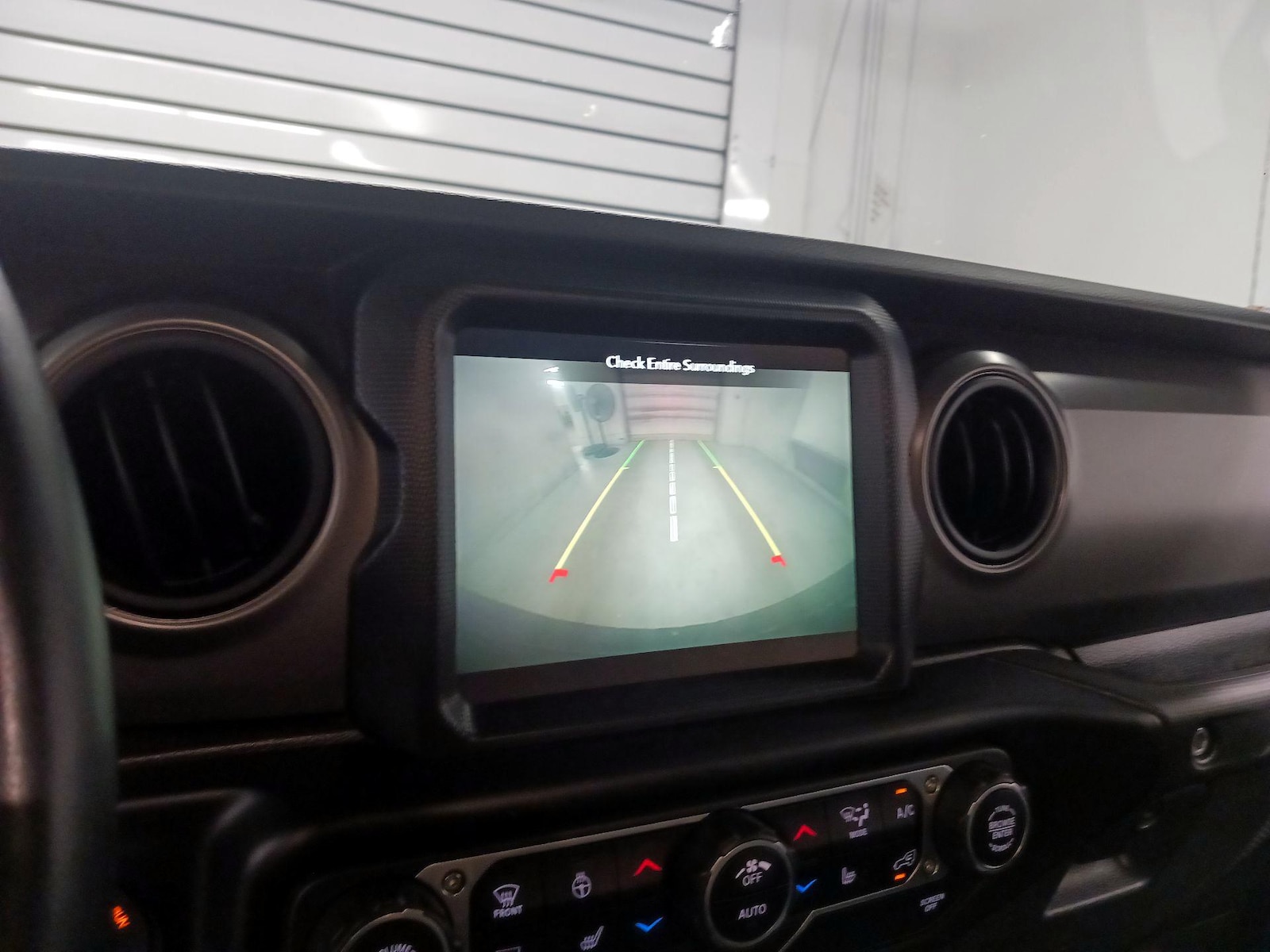 2022 Jeep Wrangler Willys - Photo 15