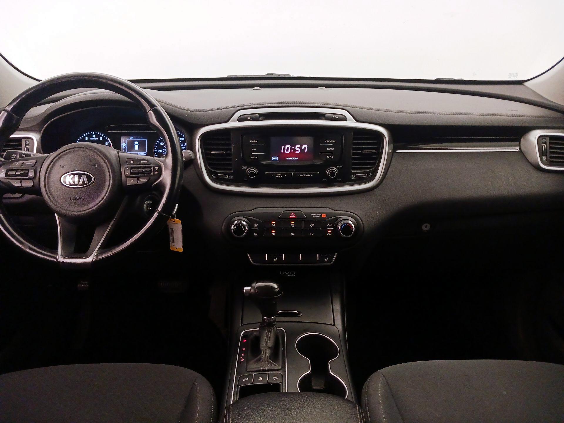 Thumbnail: 2016 Kia Sorento - 9