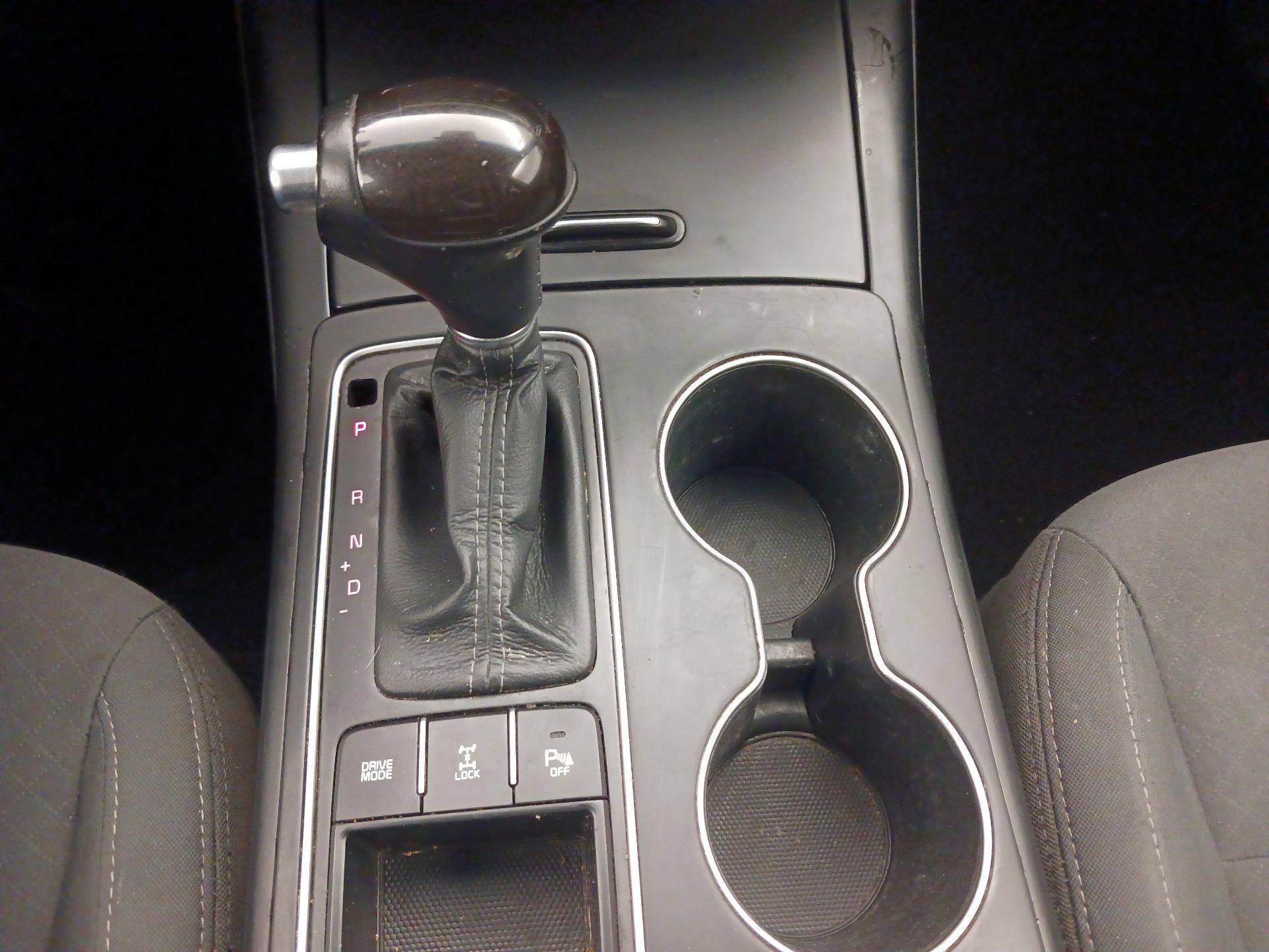 Thumbnail: 2016 Kia Sorento - 17