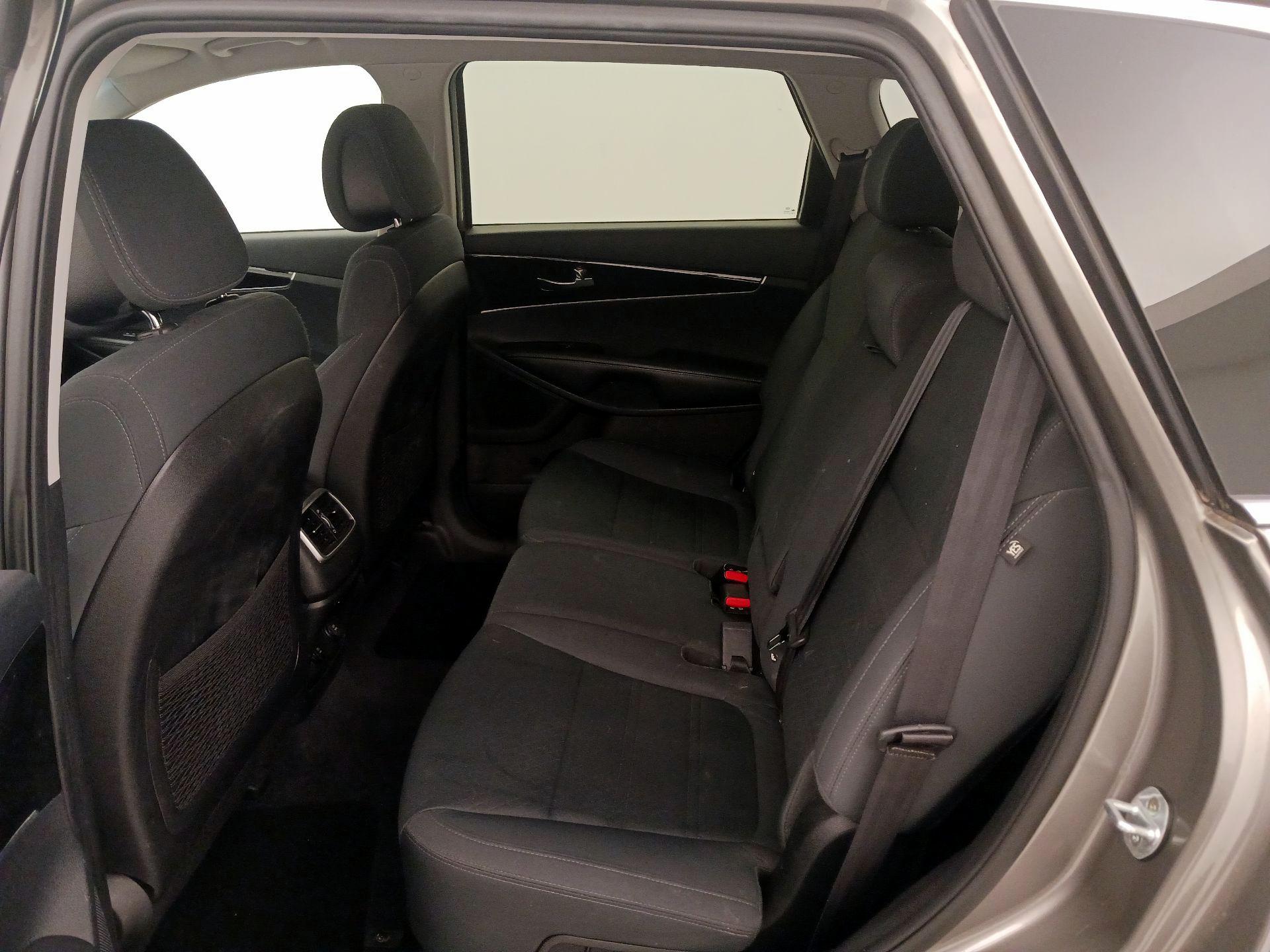 Thumbnail: 2016 Kia Sorento - 19