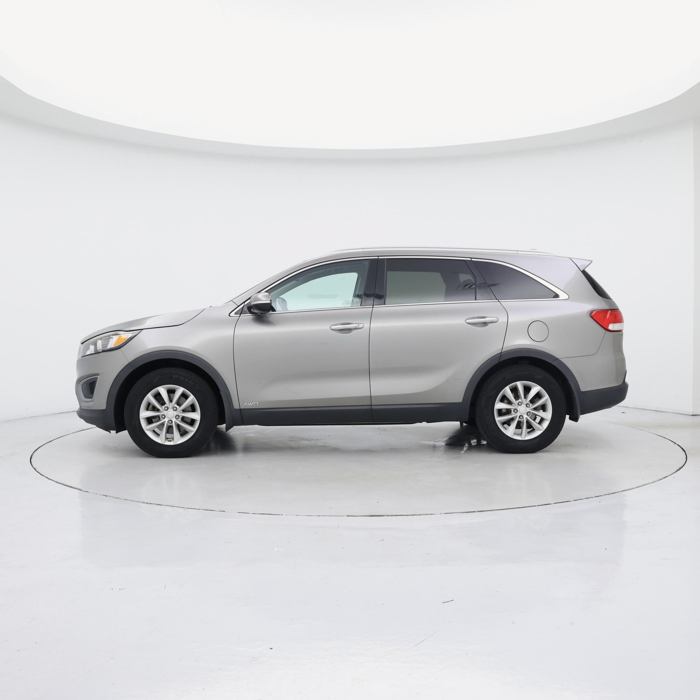 Thumbnail: 2016 Kia Sorento - 3