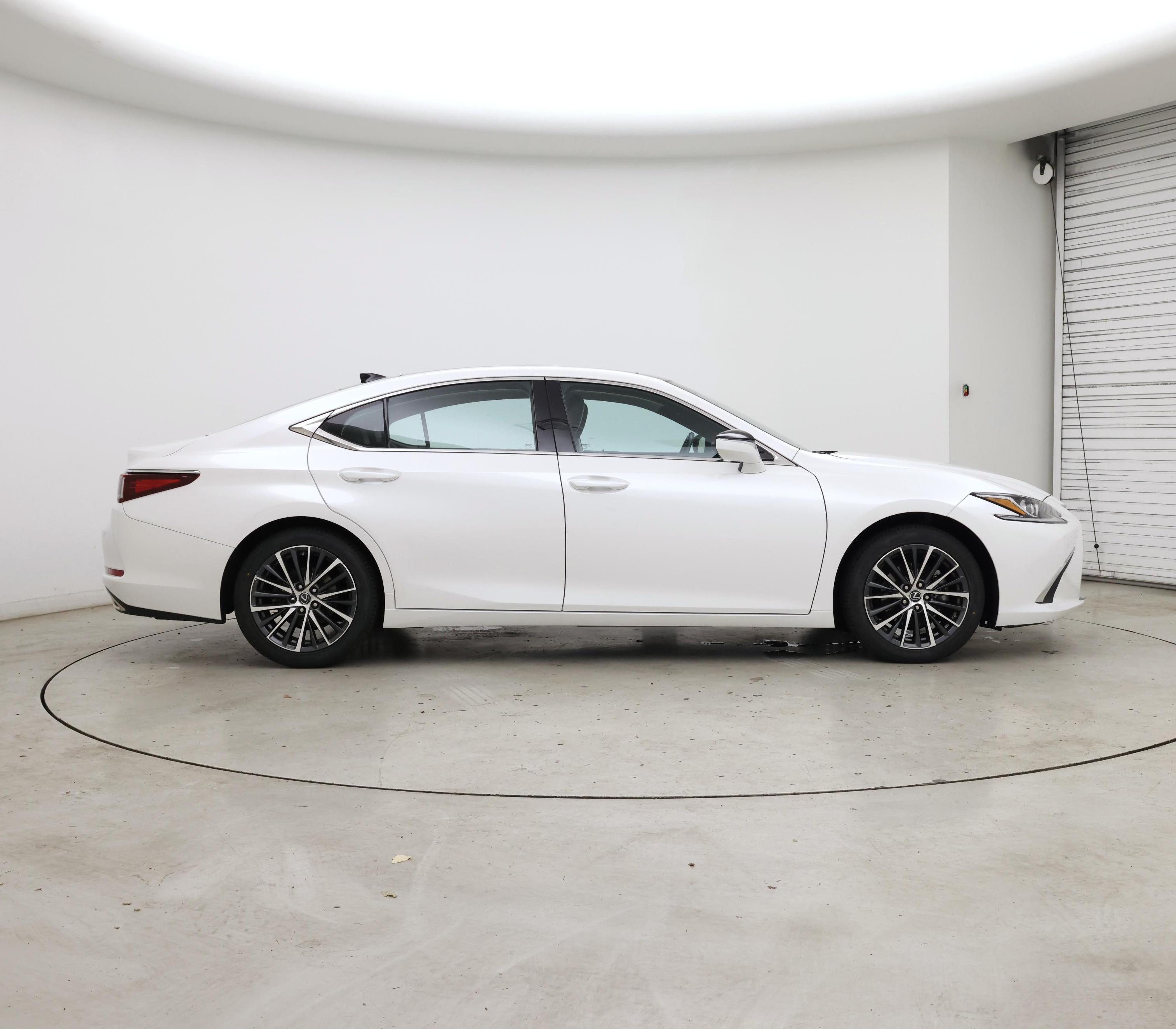 Thumbnail: 2023 Lexus ES - 7