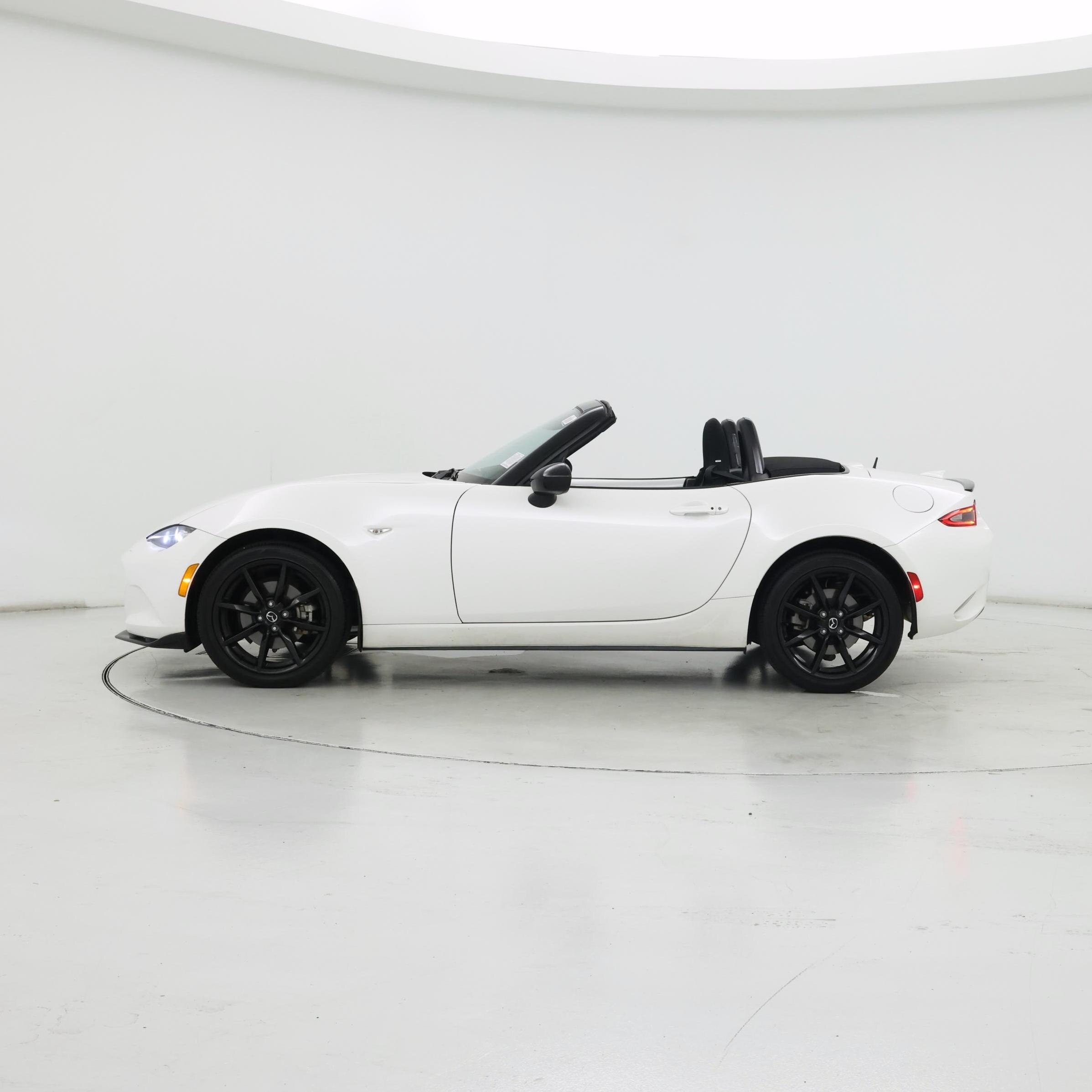 Thumbnail: 2023 Mazda MX-5 Miata - 3