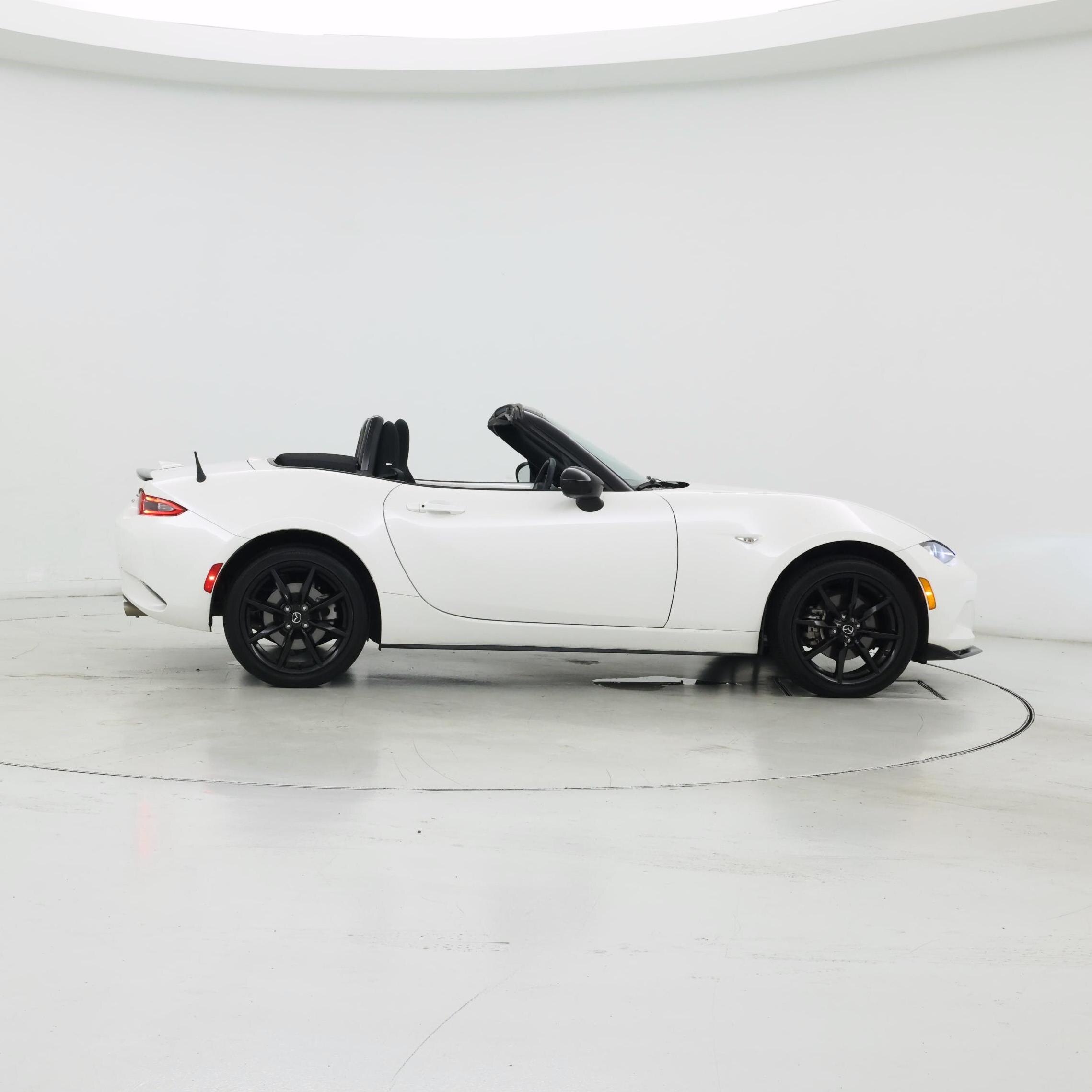 Thumbnail: 2023 Mazda MX-5 Miata - 7