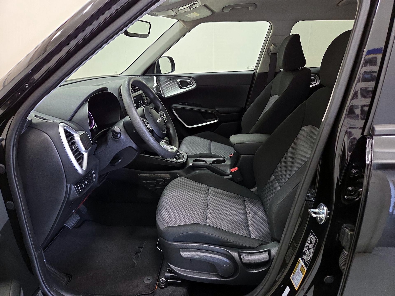 2025 Kia Soul LX - Photo 12