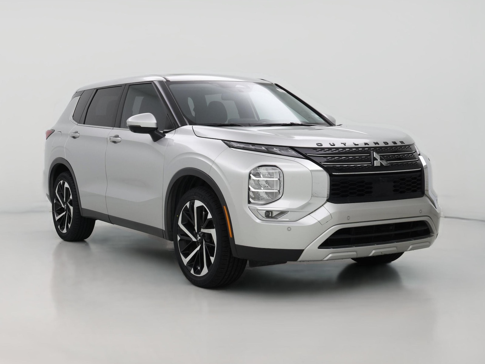 2024 Mitsubishi Outlander SE - Photo 1