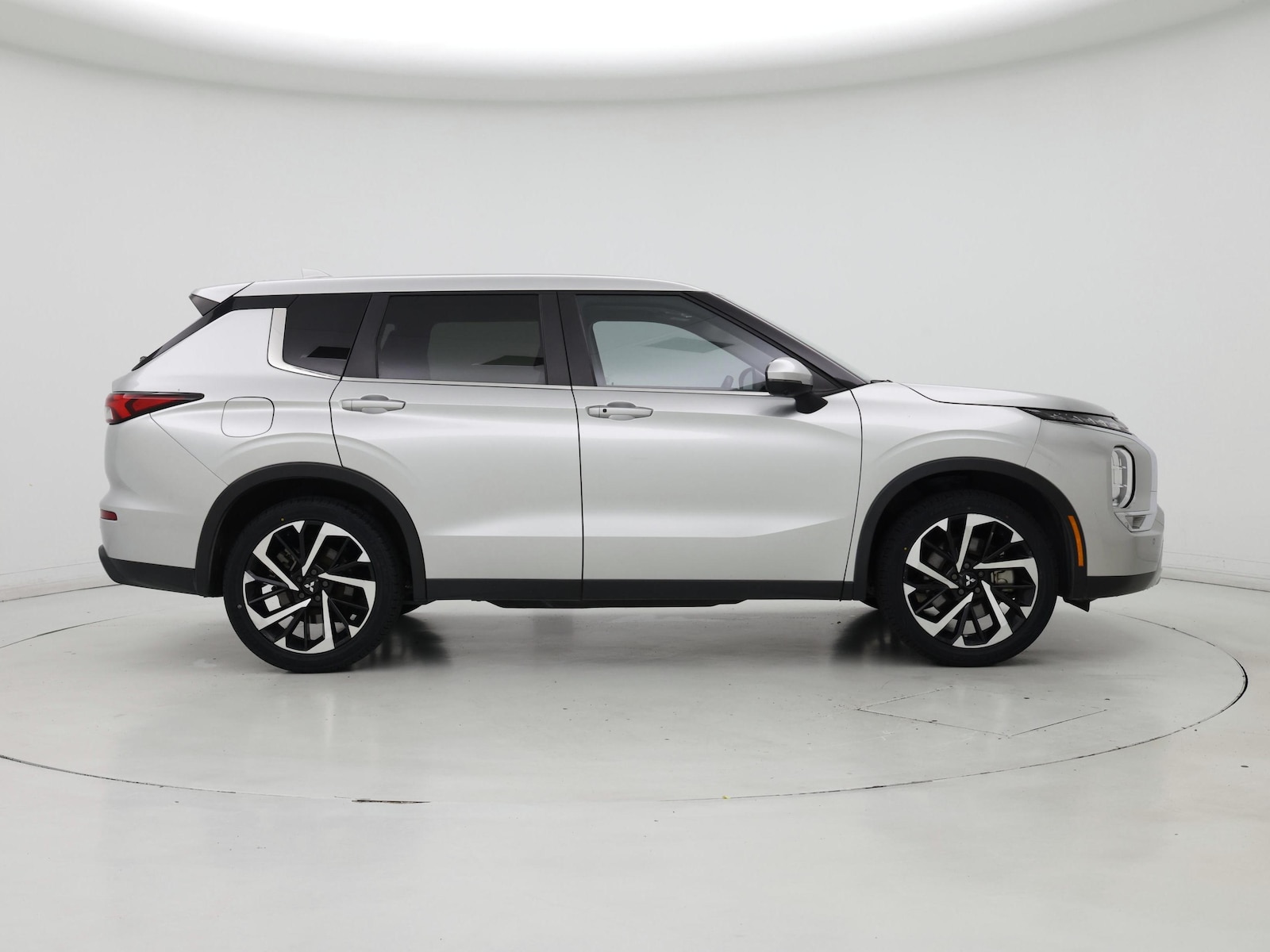 2024 Mitsubishi Outlander SE - Photo 8