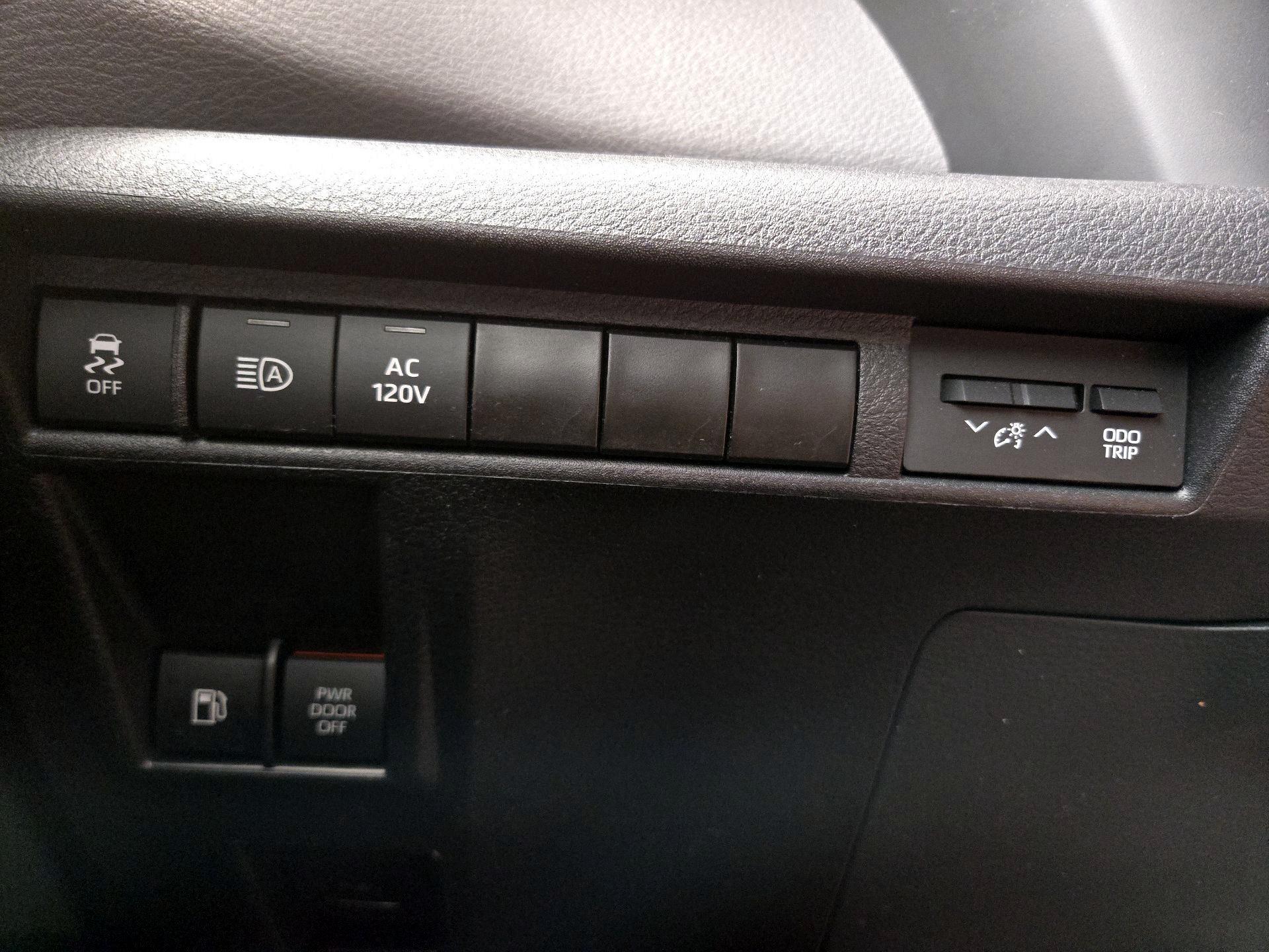 Thumbnail: 2023 Toyota Sienna - 13