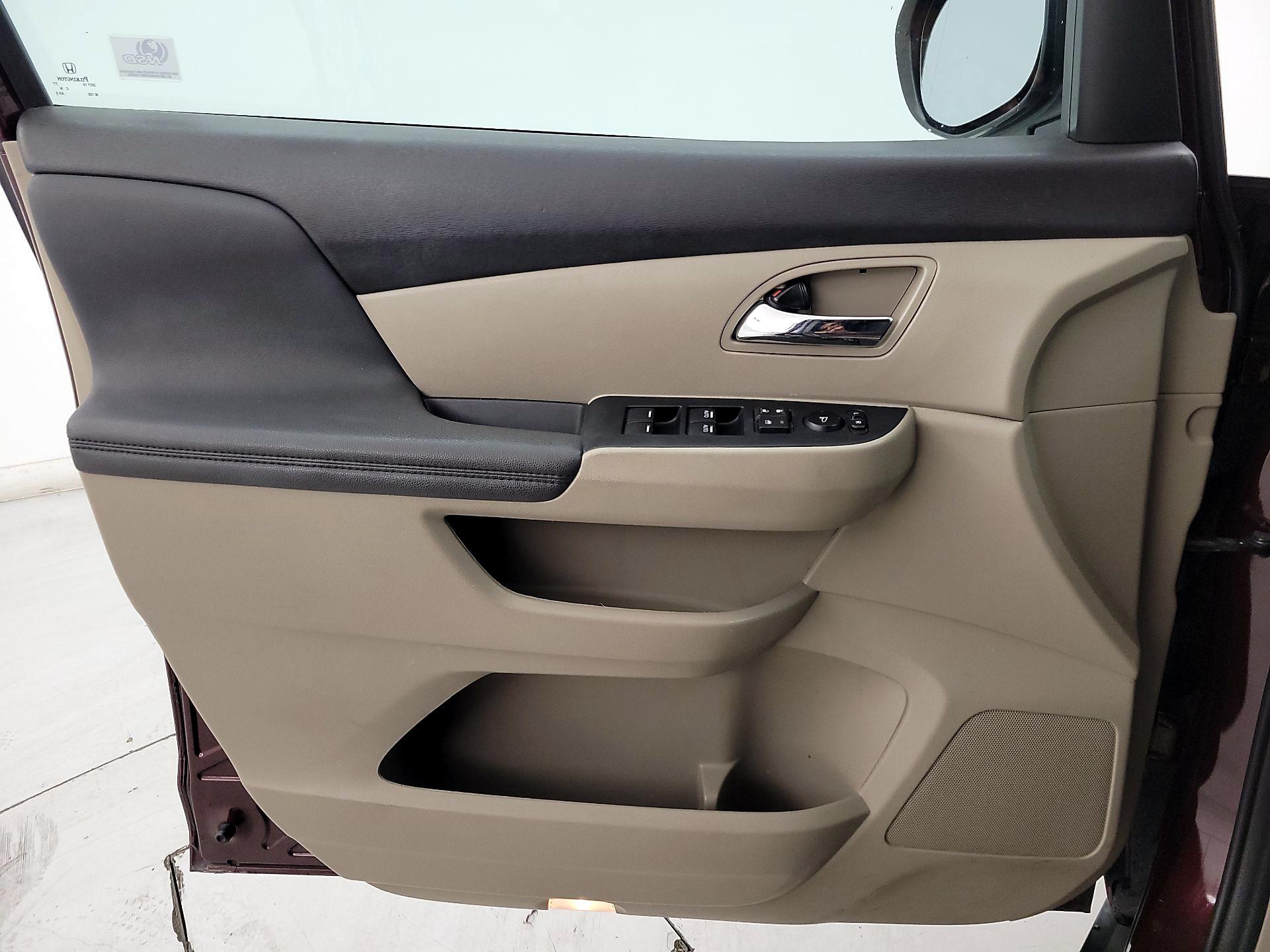Thumbnail: 2015 Honda Odyssey - 12