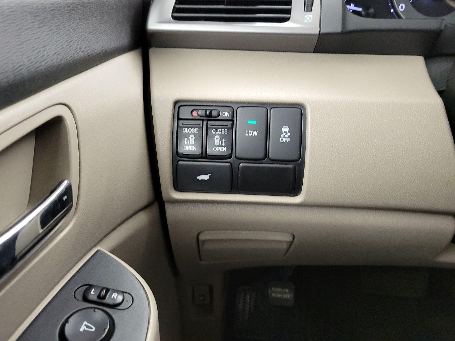Thumbnail: 2015 Honda Odyssey - 13