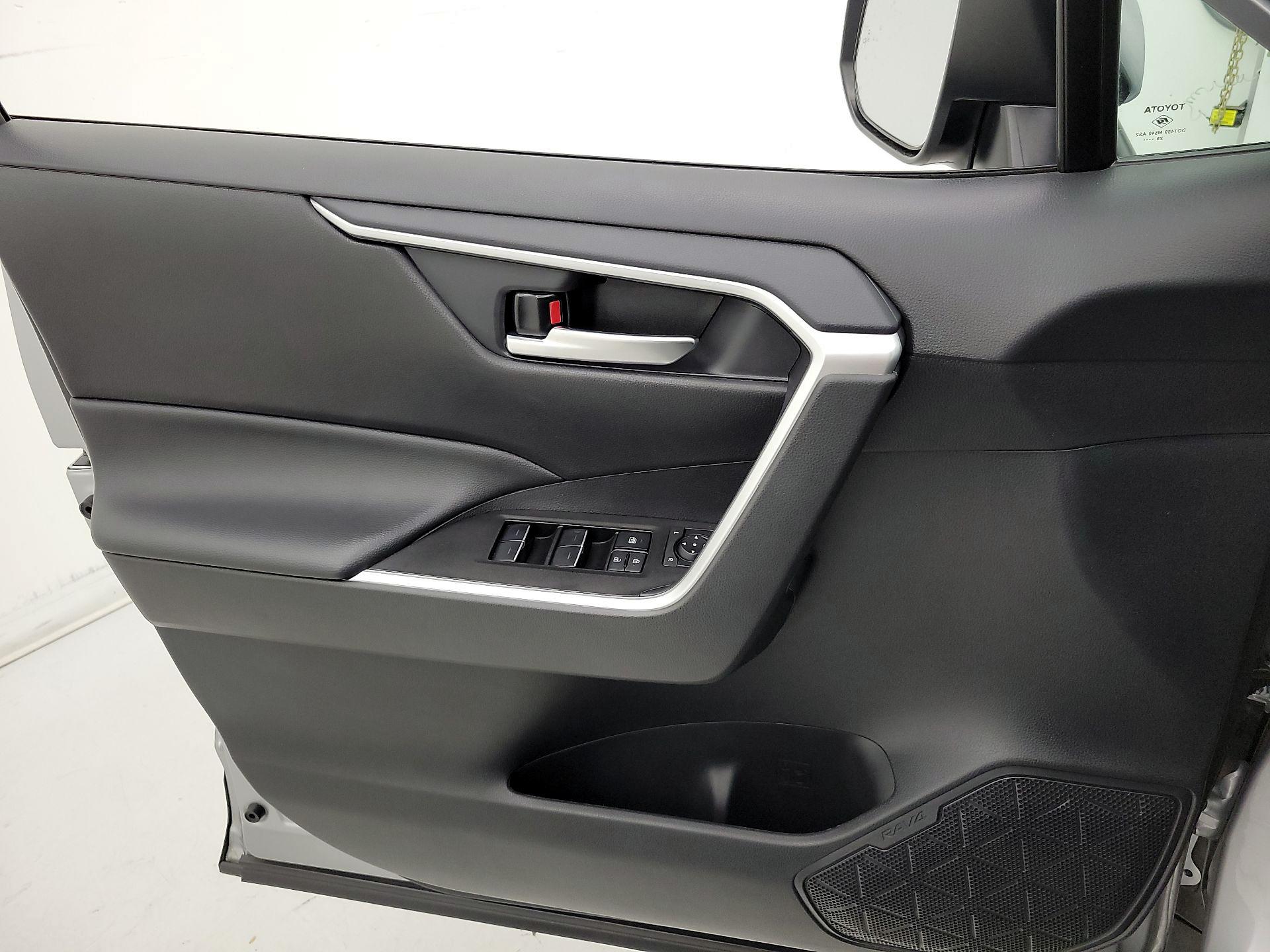 Thumbnail: 2025 Toyota RAV4 - 12