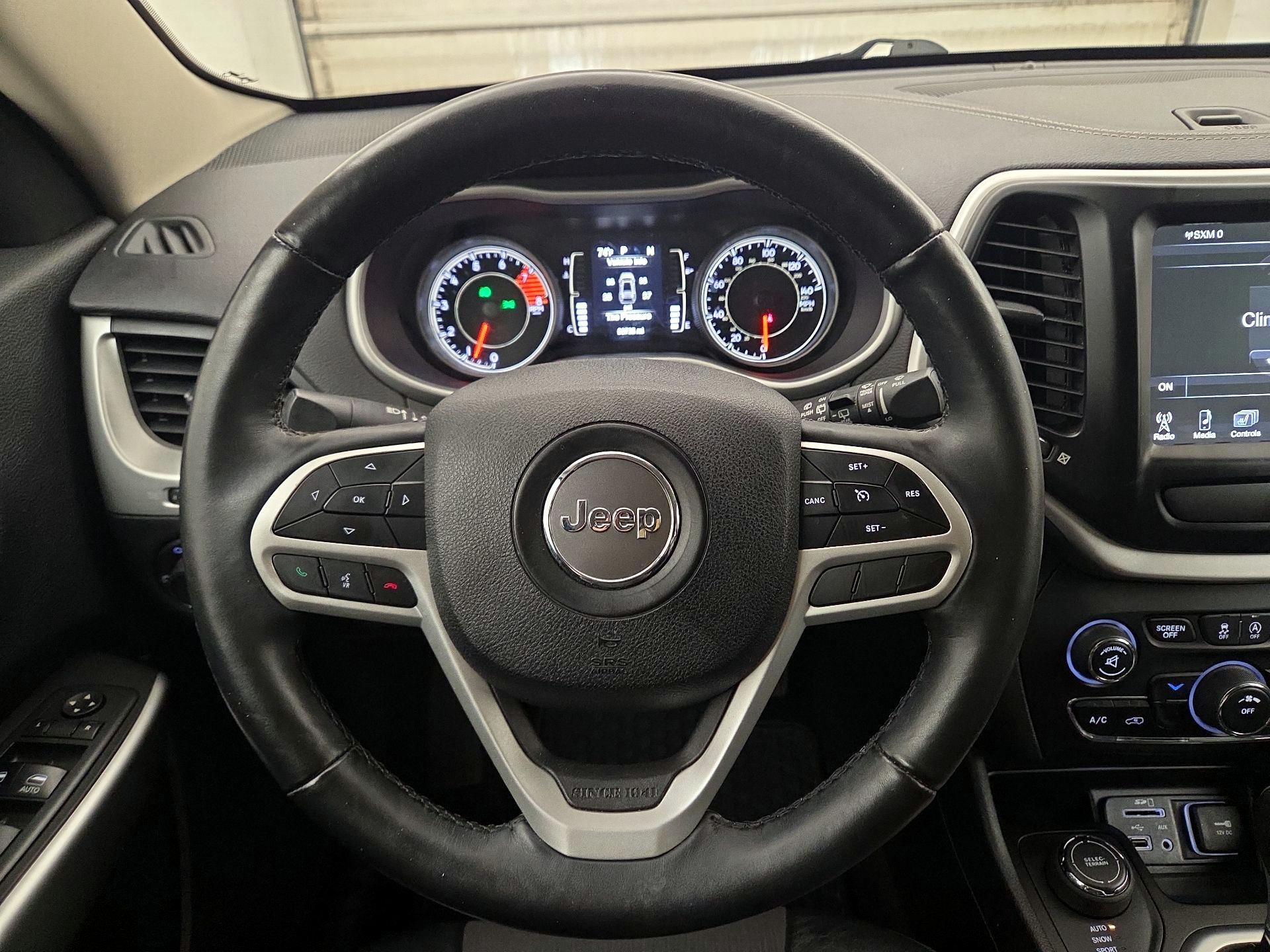 Thumbnail: 2018 Jeep Cherokee - 10