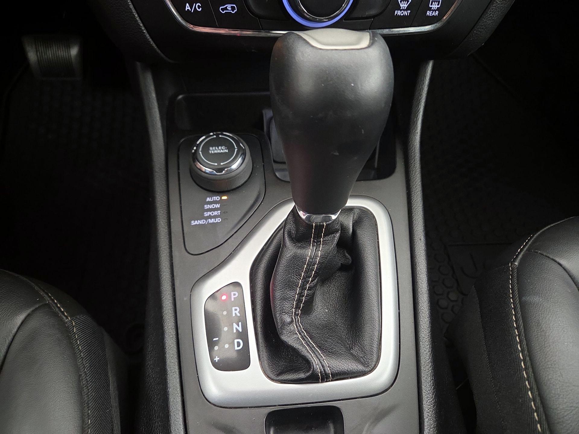 Thumbnail: 2018 Jeep Cherokee - 17
