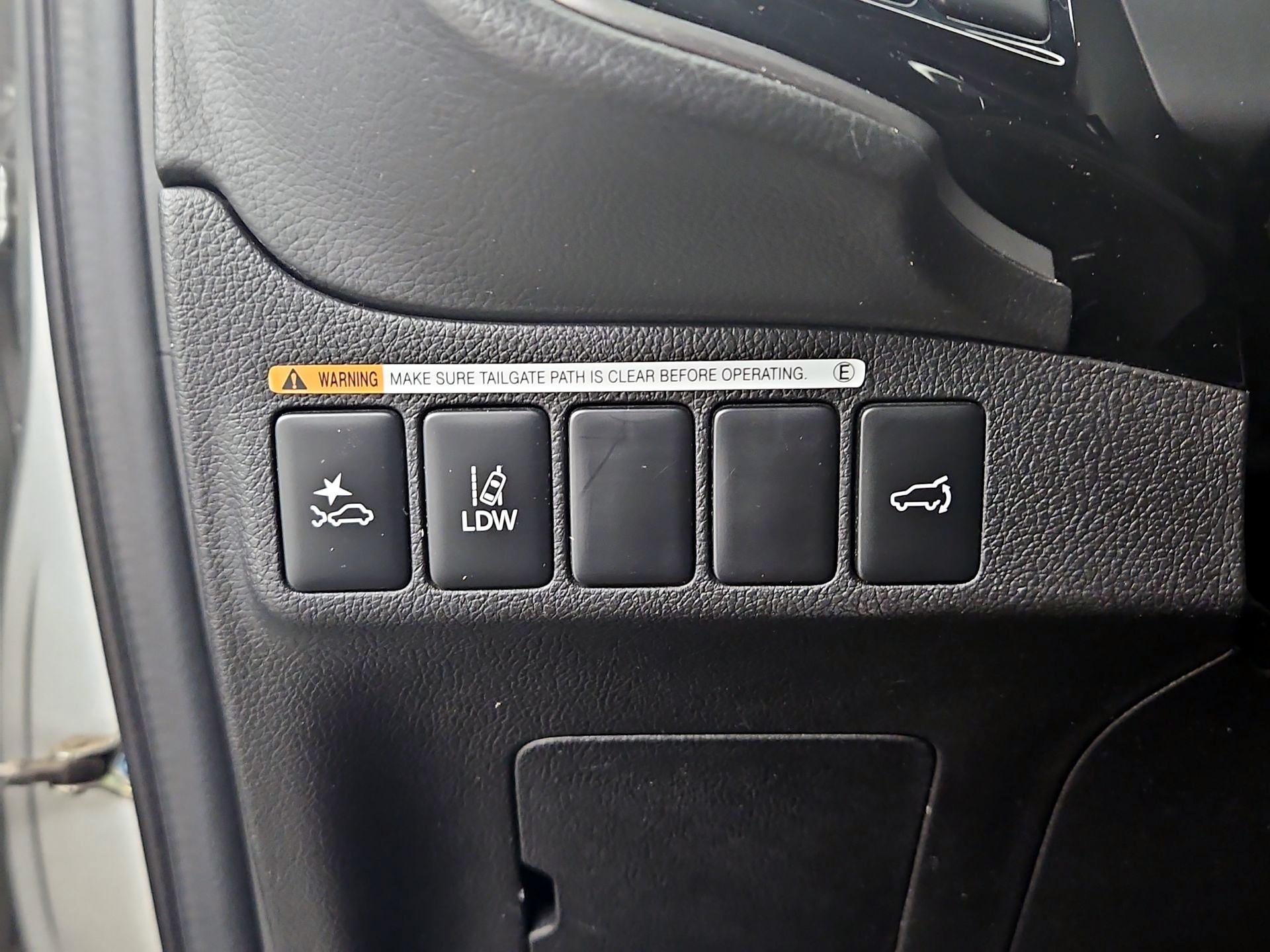 Thumbnail: 2020 Mitsubishi Outlander - 13