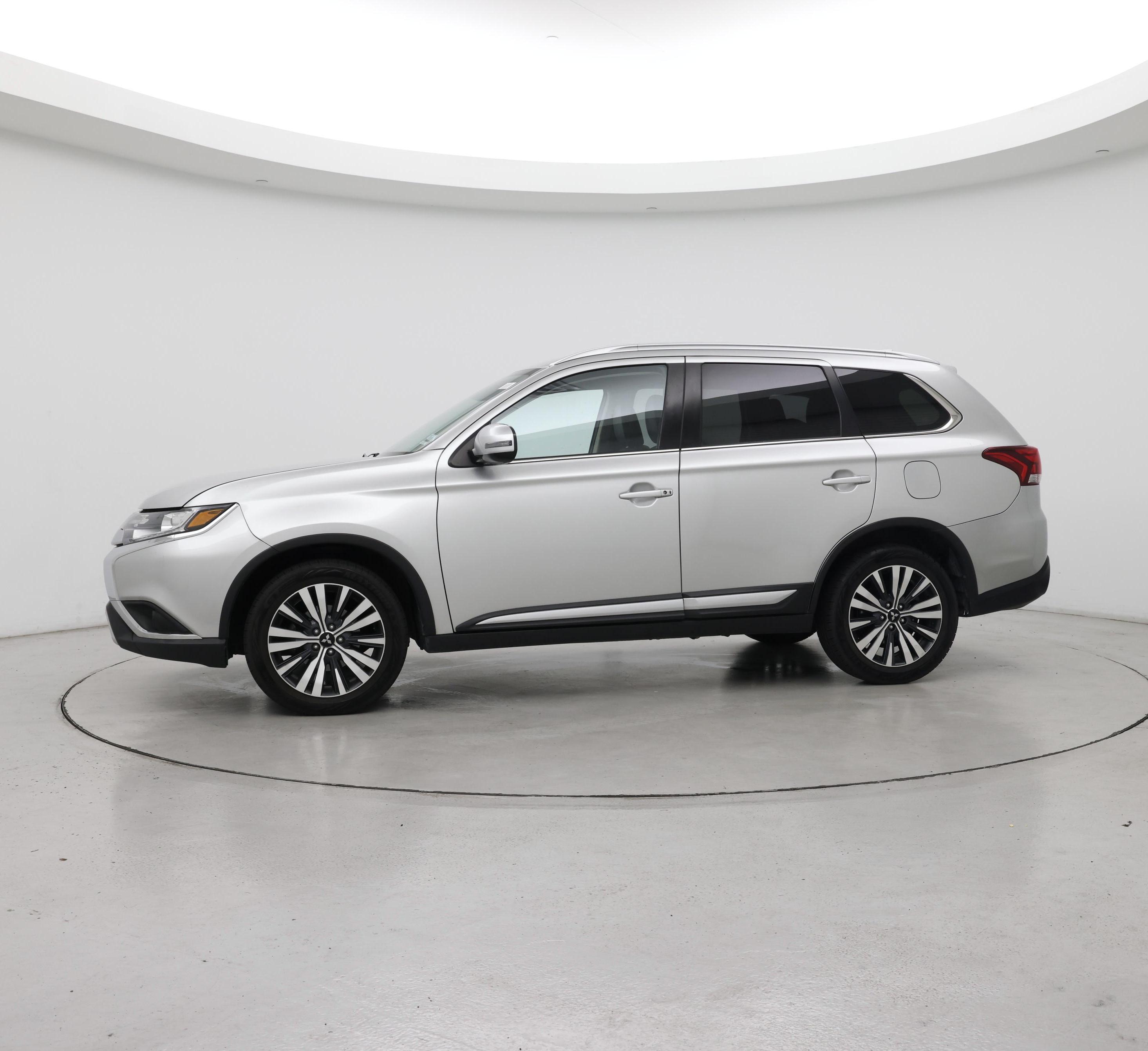 Thumbnail: 2020 Mitsubishi Outlander - 3