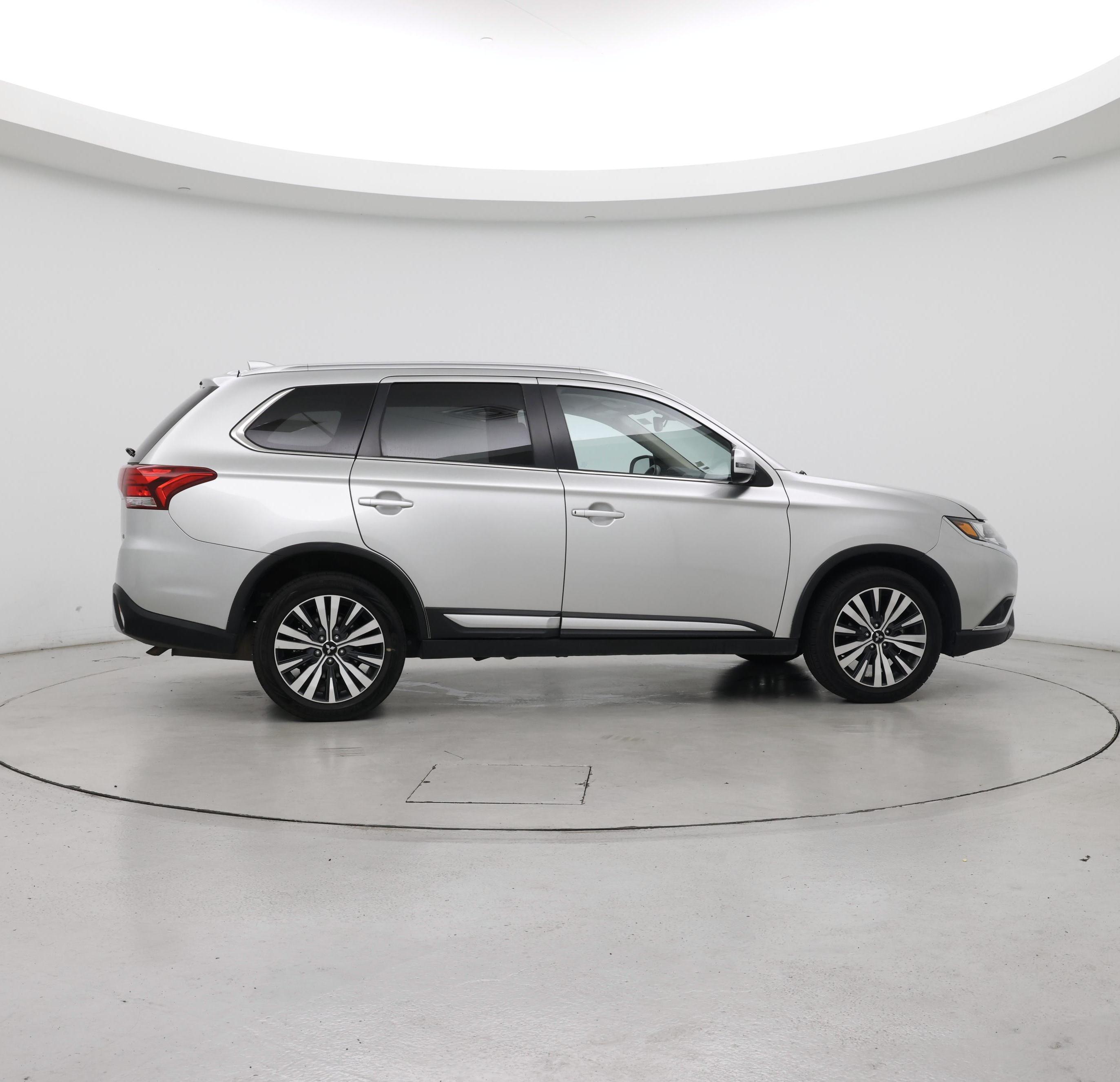Thumbnail: 2020 Mitsubishi Outlander - 7