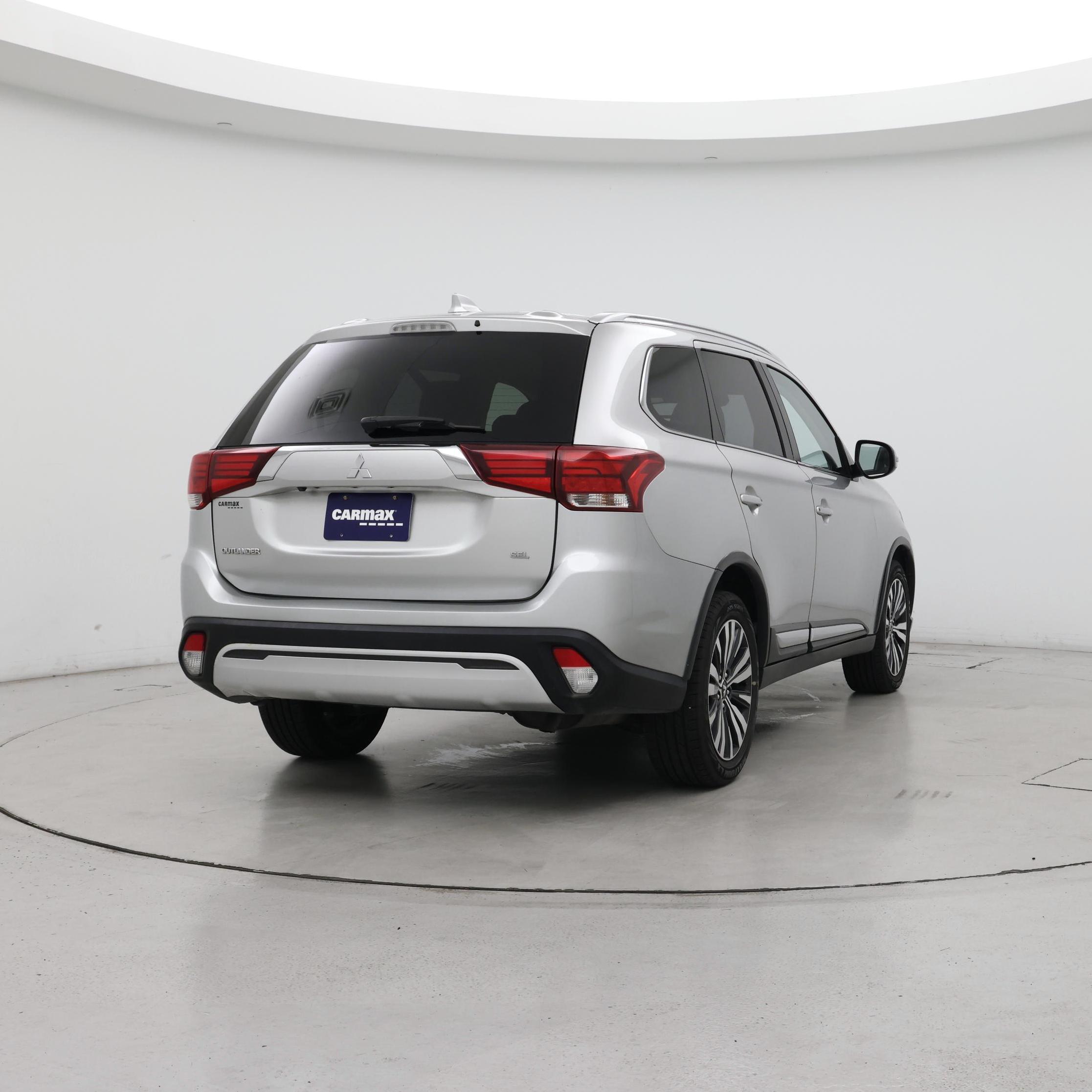 Thumbnail: 2020 Mitsubishi Outlander - 8