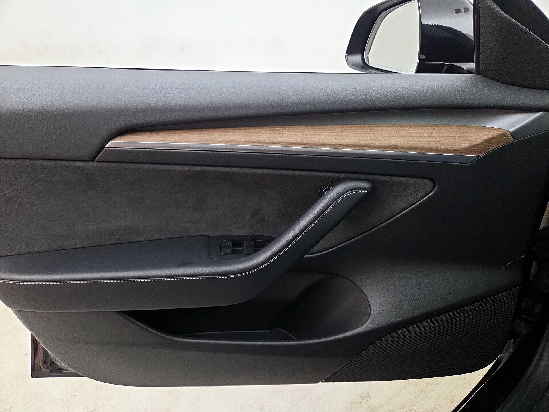 Thumbnail: 2023 Tesla Model 3 - 12