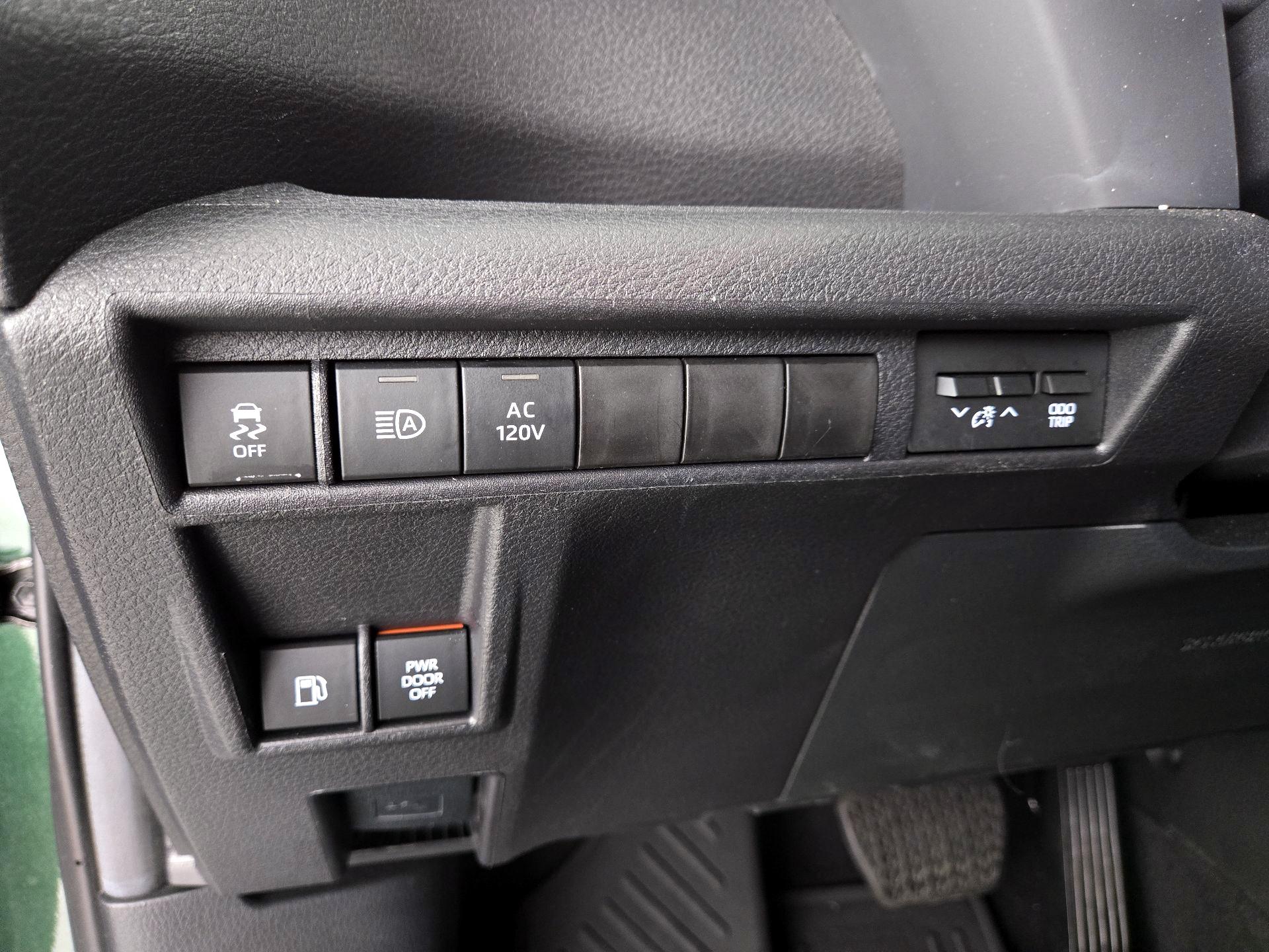 Thumbnail: 2025 Toyota Sienna - 13