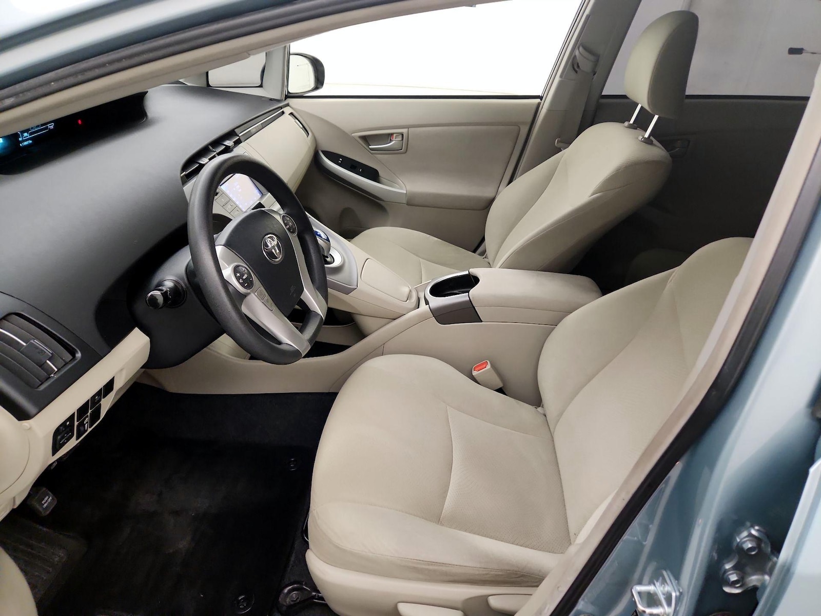 2014 Toyota Prius Three - Photo 12
