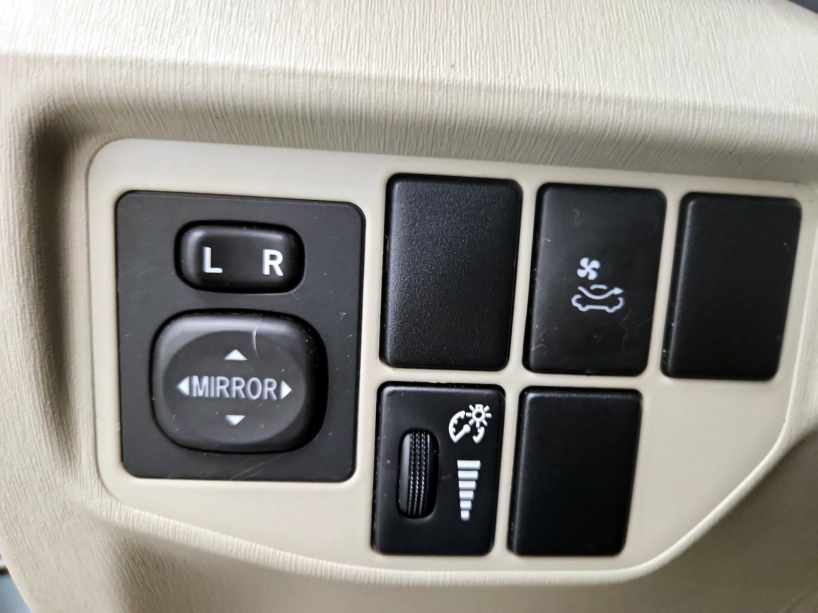 2014 Toyota Prius Three - Photo 14