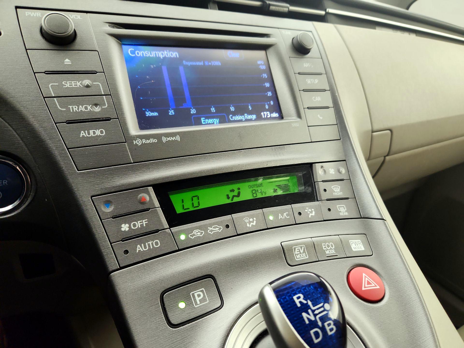 Thumbnail: 2014 Toyota Prius - 16