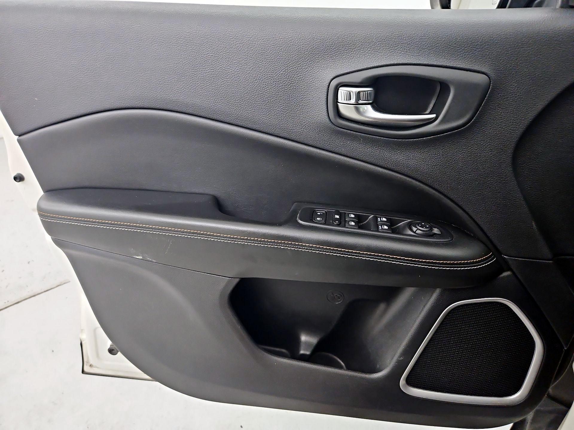 Thumbnail: 2020 Jeep Compass - 12