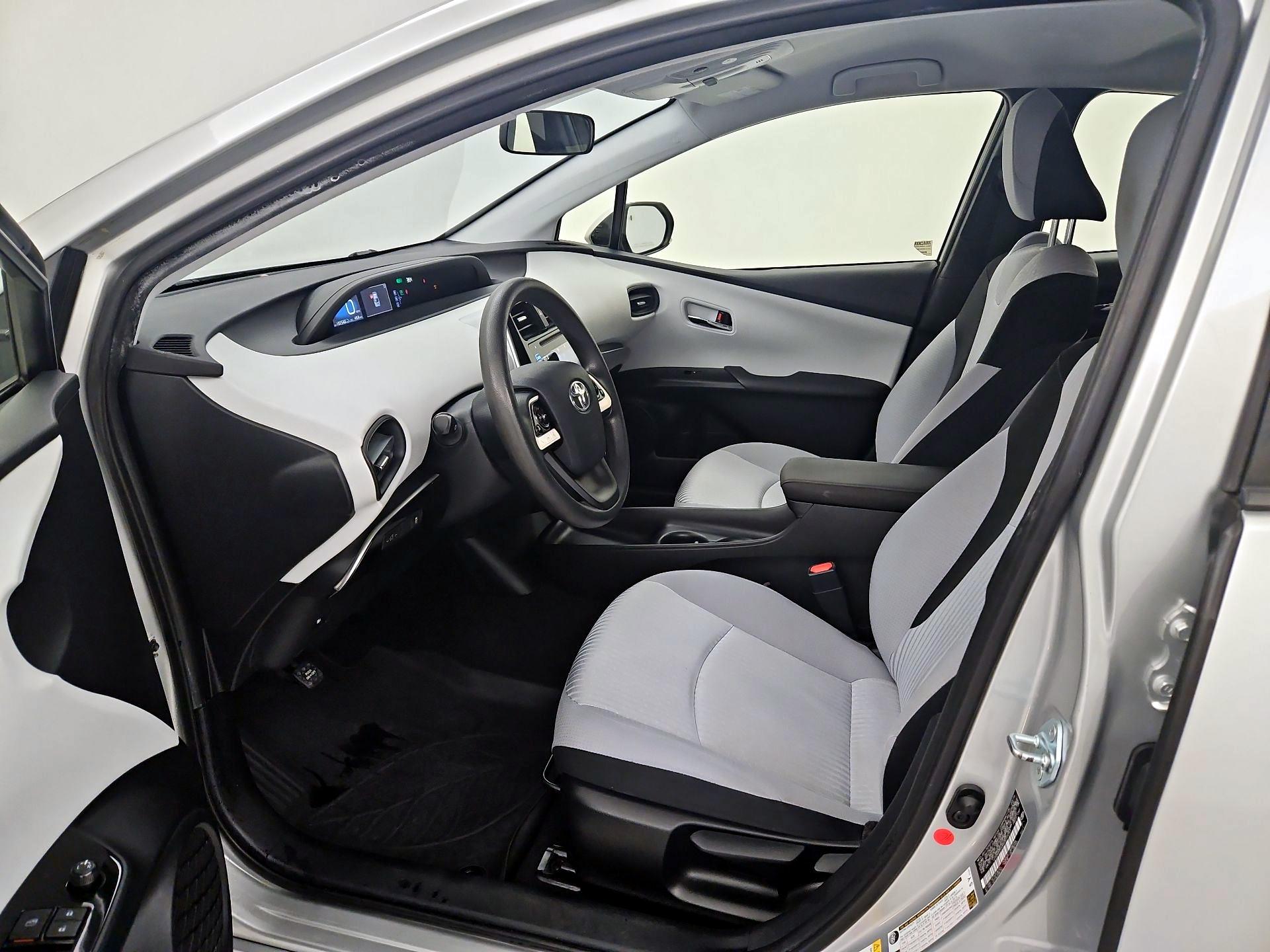 Thumbnail: 2016 Toyota Prius - 11